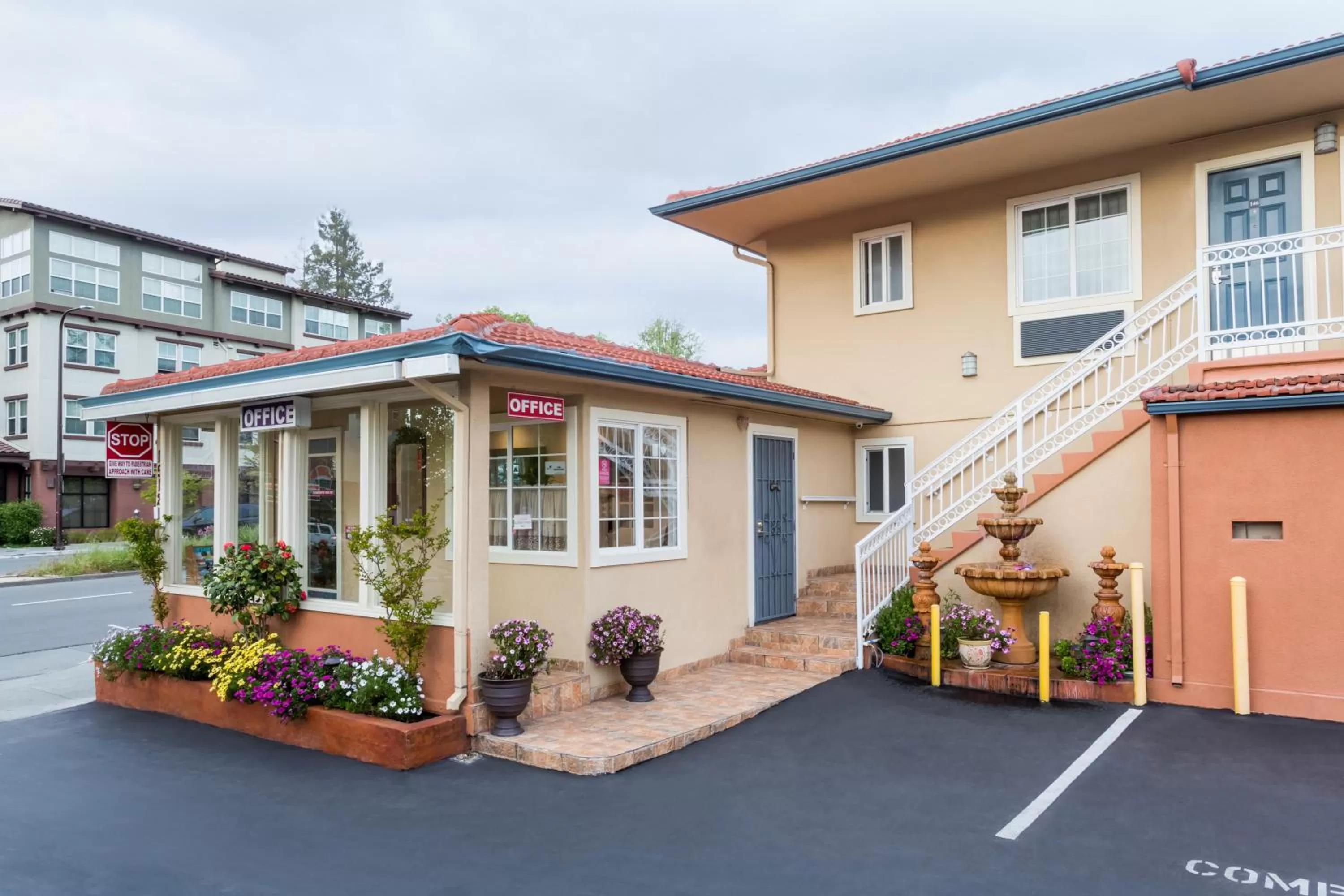 Property building in Howard Johnson By Wyndham Berkeley