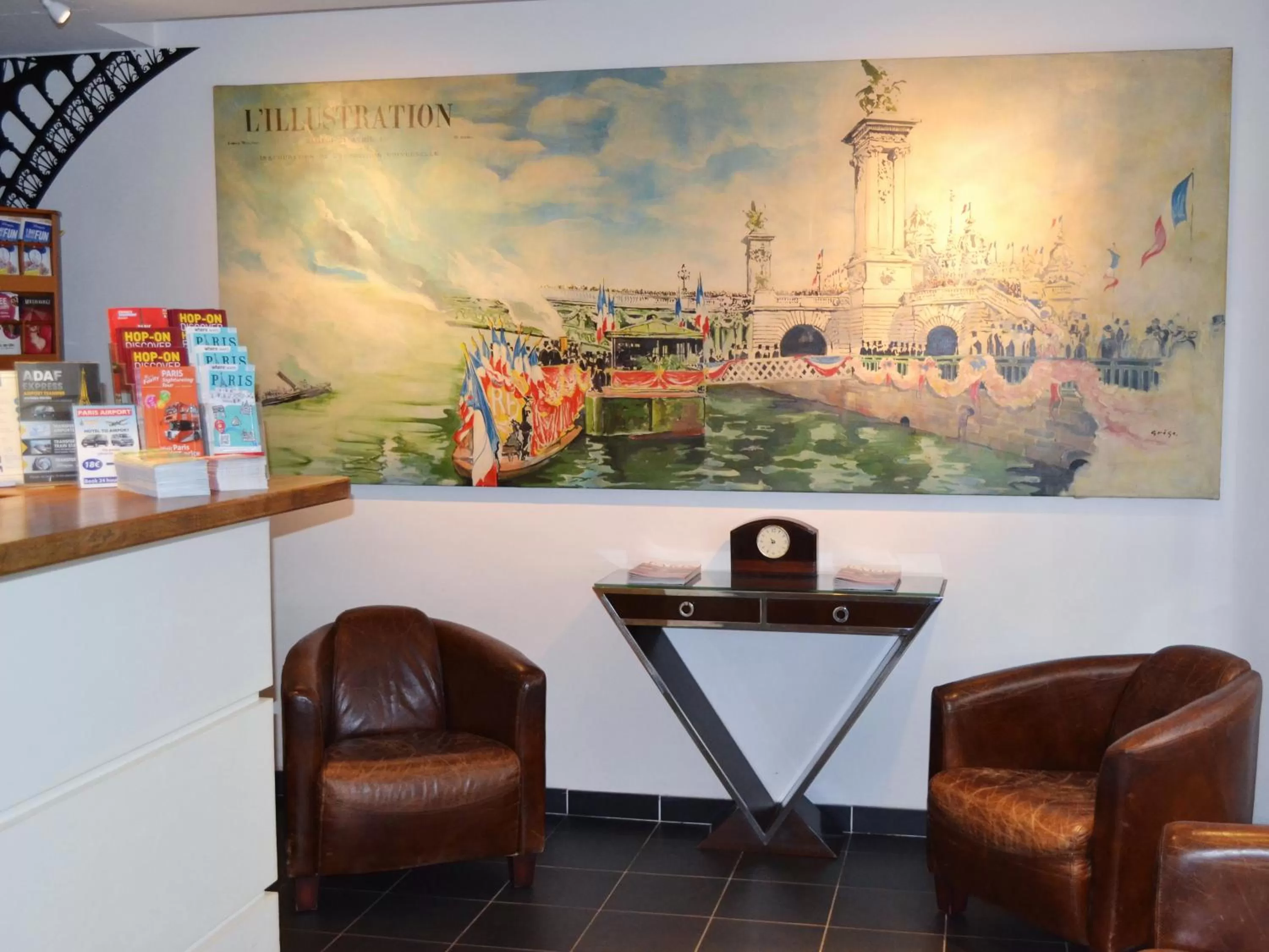 Lobby or reception in Hôtel de l'Exposition - Tour Eiffel