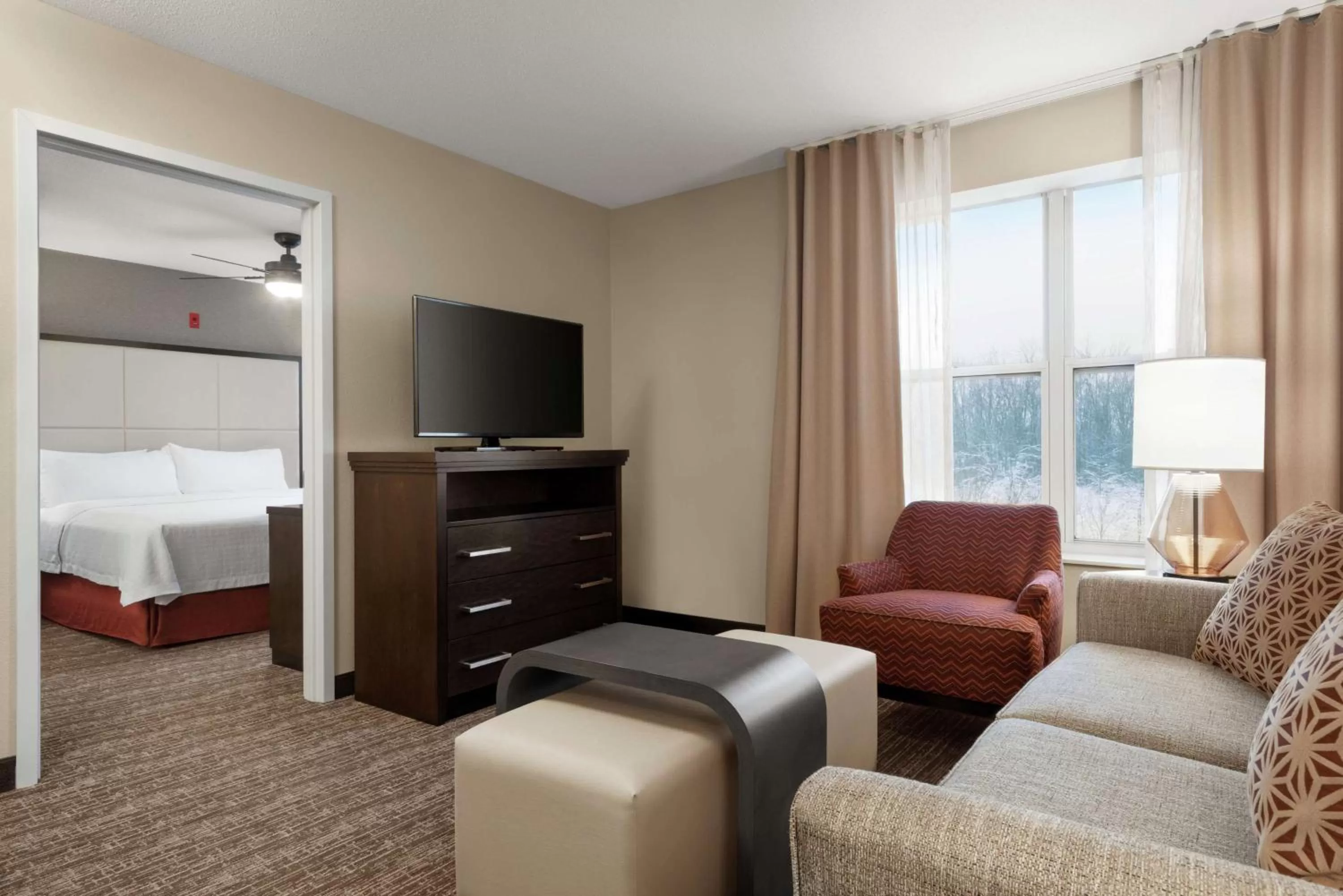 Living room, Bed in Homewood Suites Rochester-Henrietta