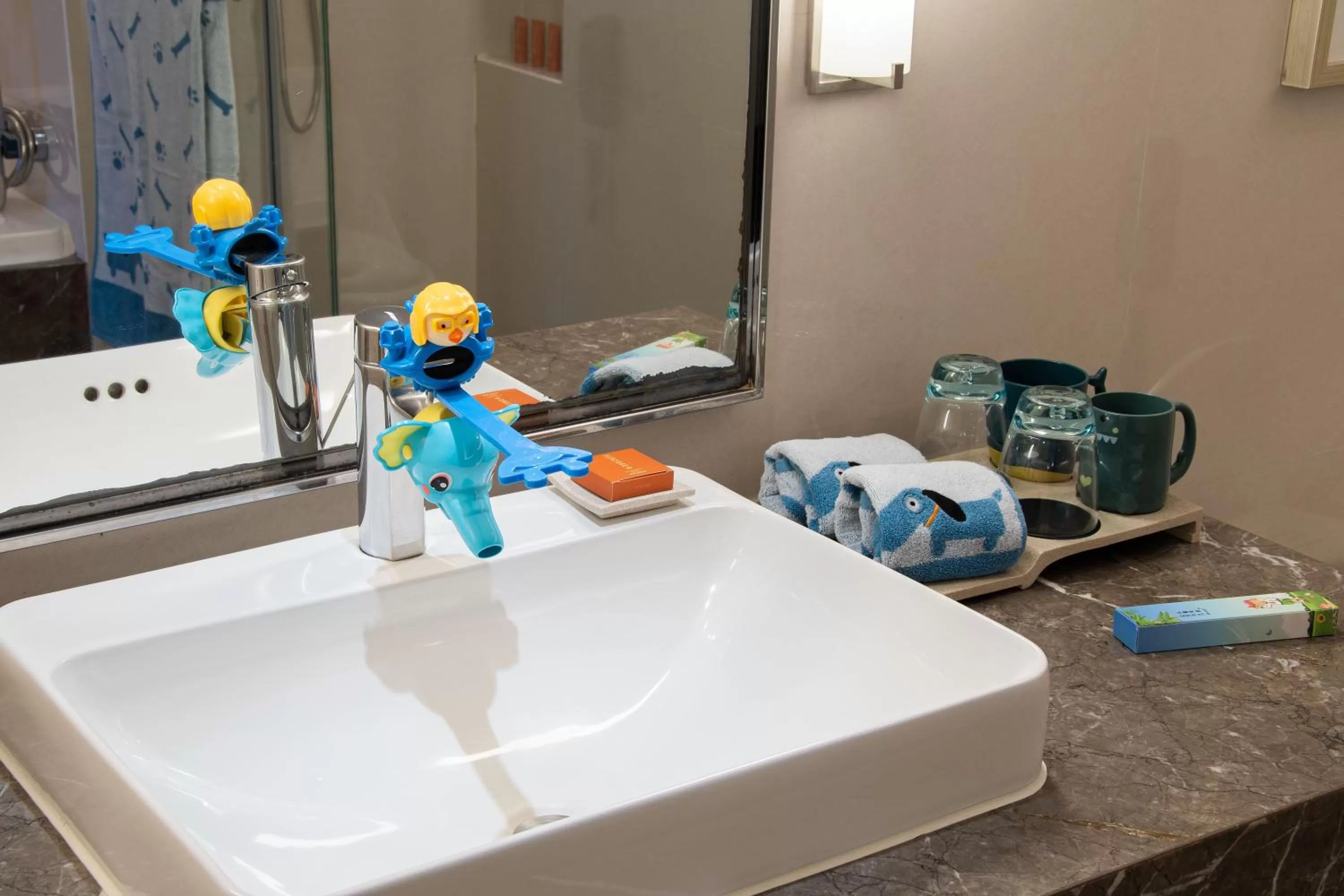 Photo of the whole room in Crowne Plaza Guangzhou City Centre by IHG