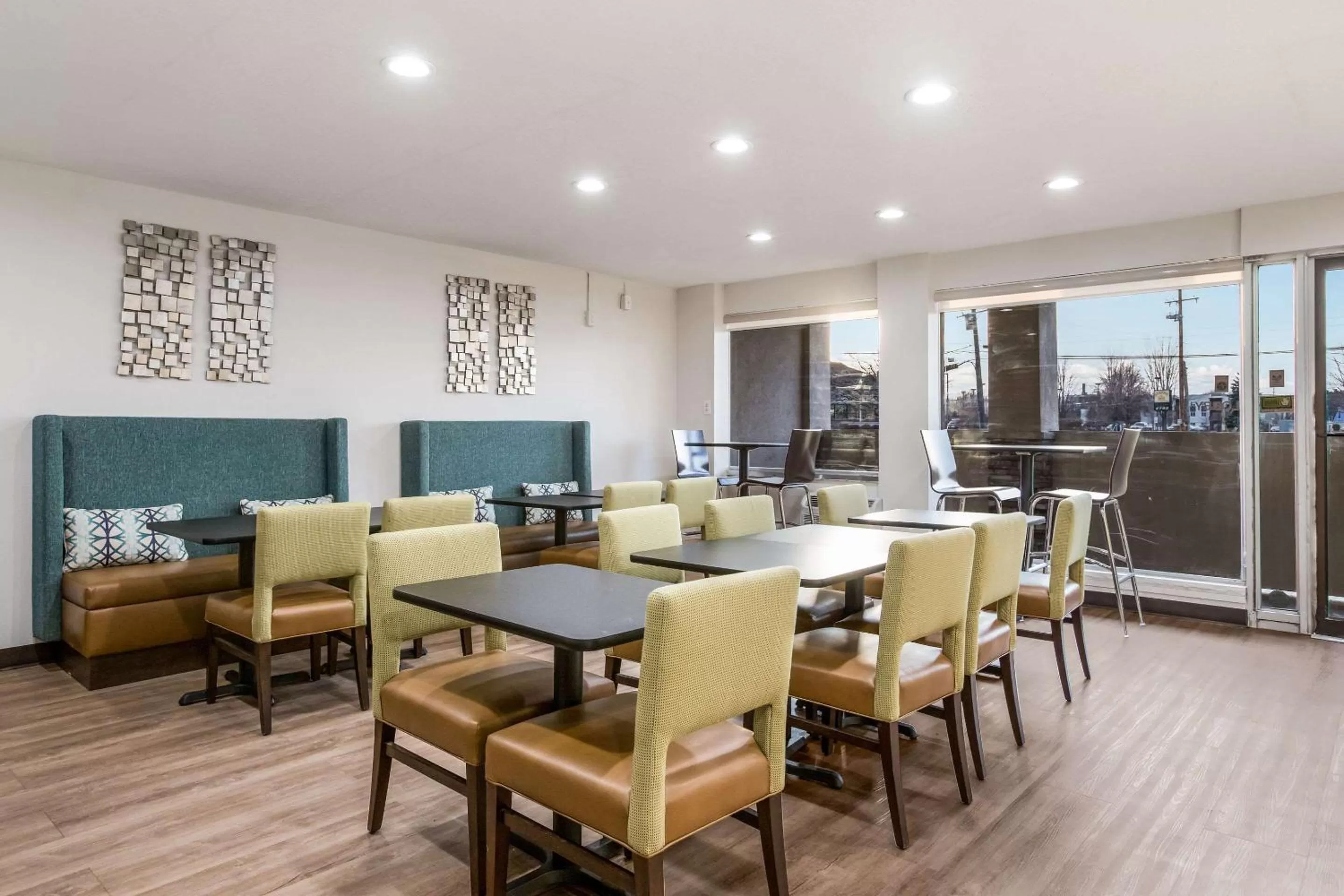 Restaurant/places to eat in Clarion Pointe East Lansing University Area