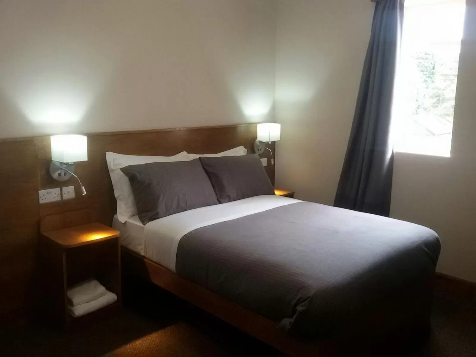 Bedroom, Bed in Crosshill House