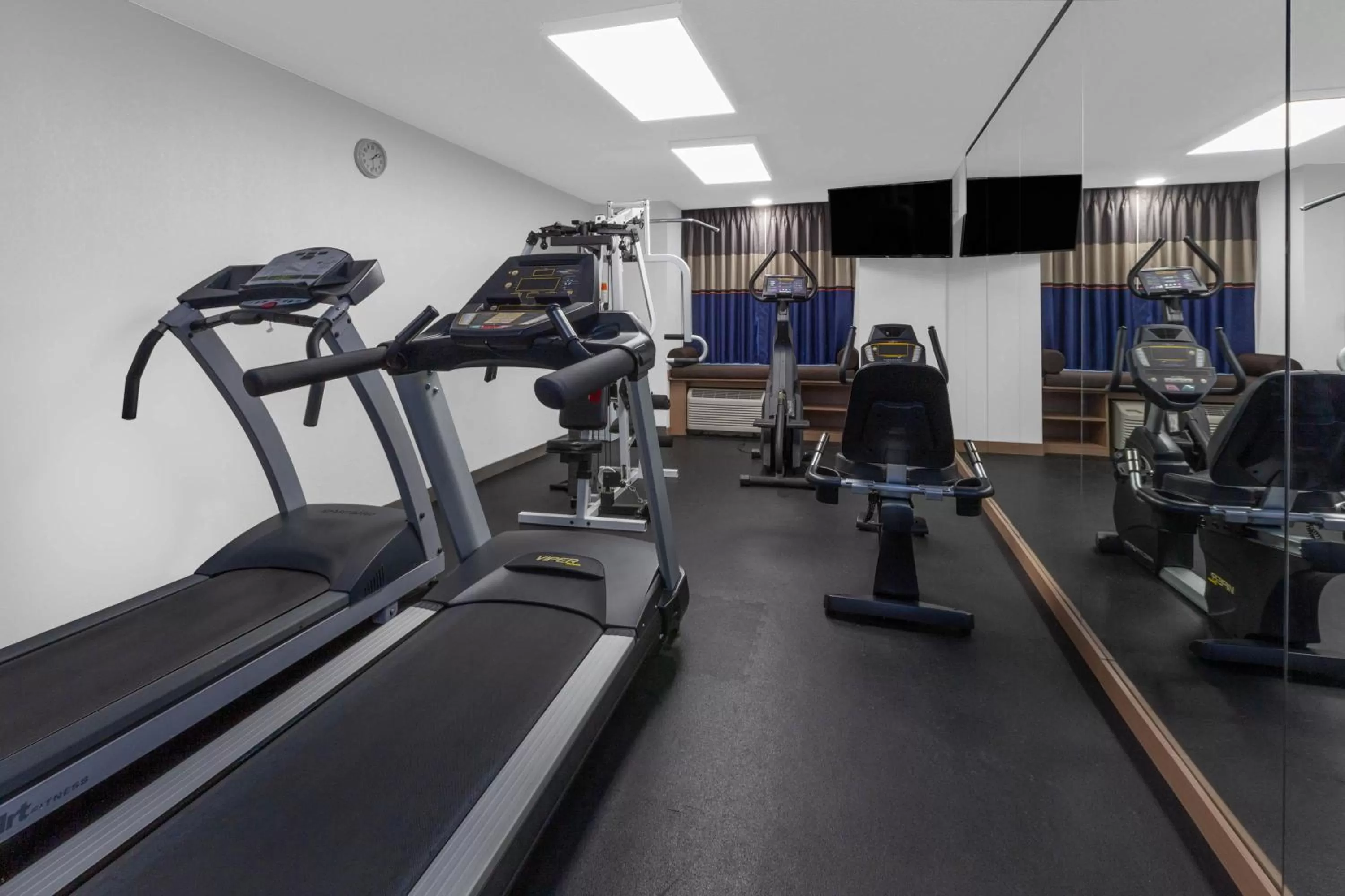 Fitness centre/facilities in Microtel Inn Suite by Wyndham BWI Airport