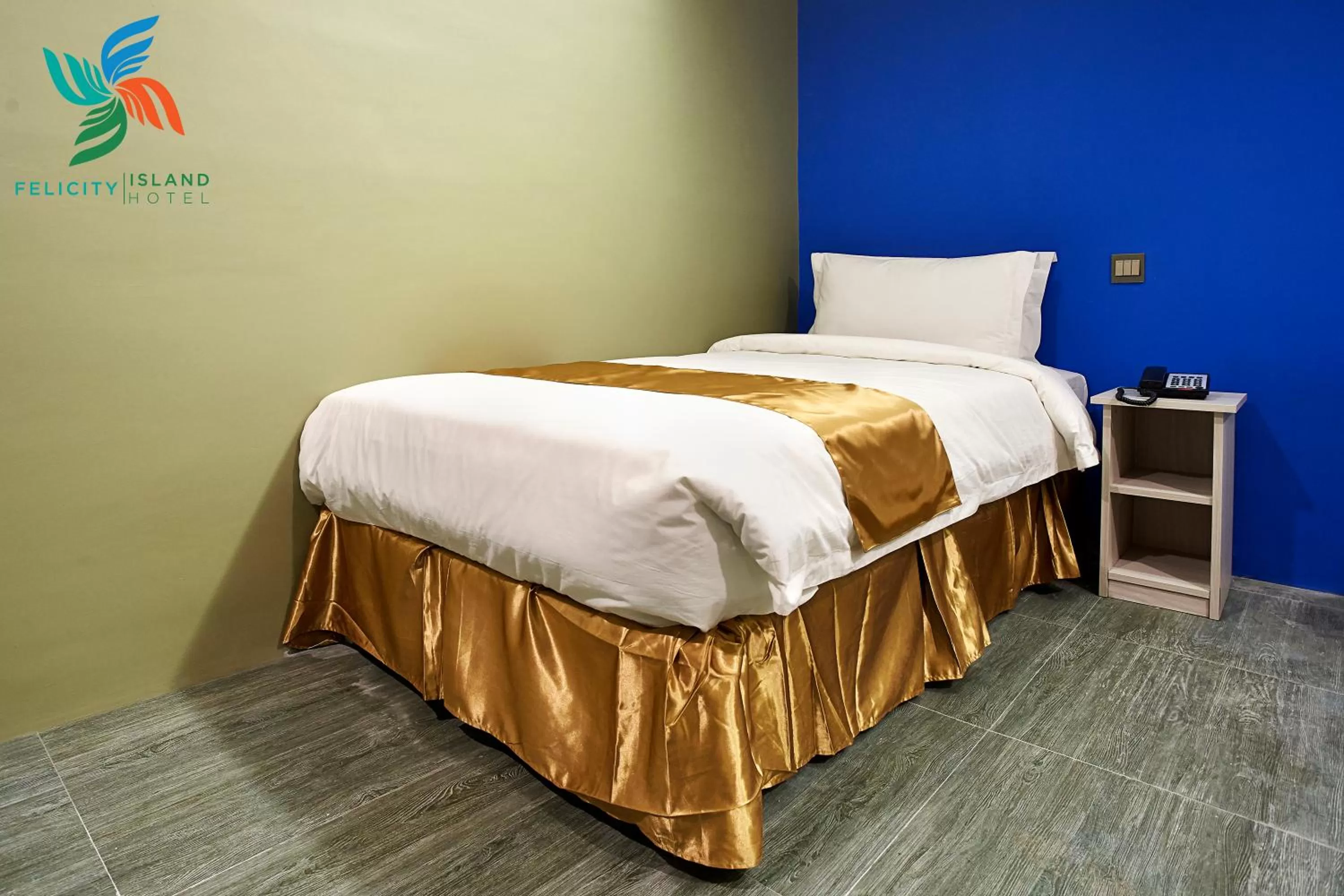 Bed in Felicity Island Hotel