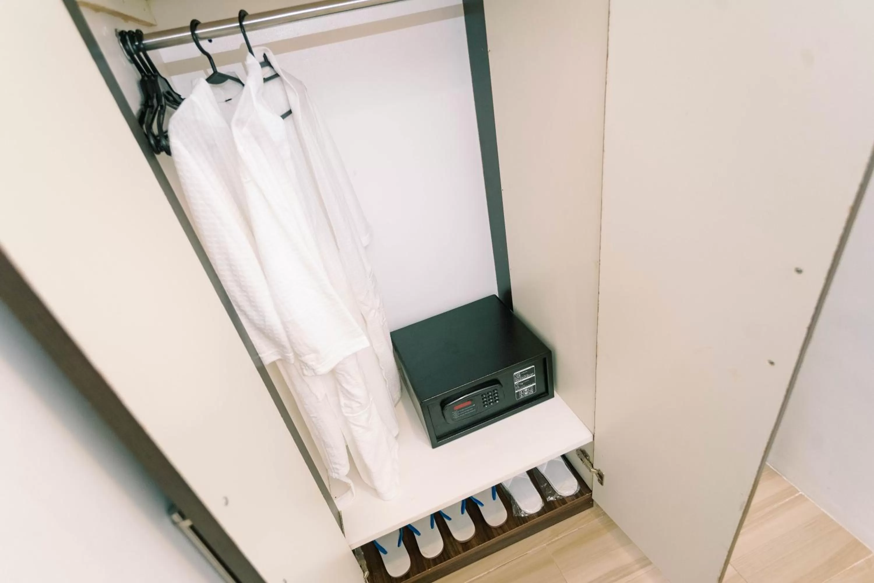 safe in 3 Peaks Resort & Boutique Hotel