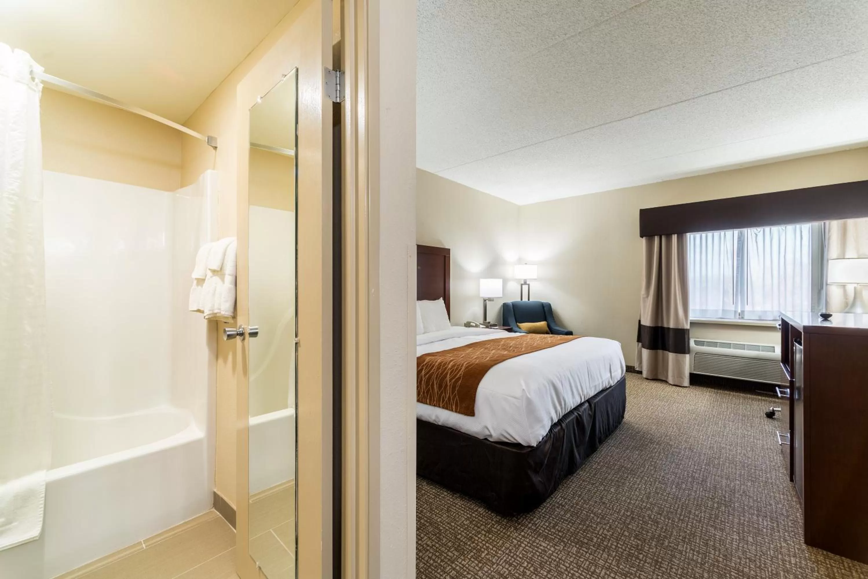 Photo of the whole room, Bed in Comfort Inn Festus-St Louis South