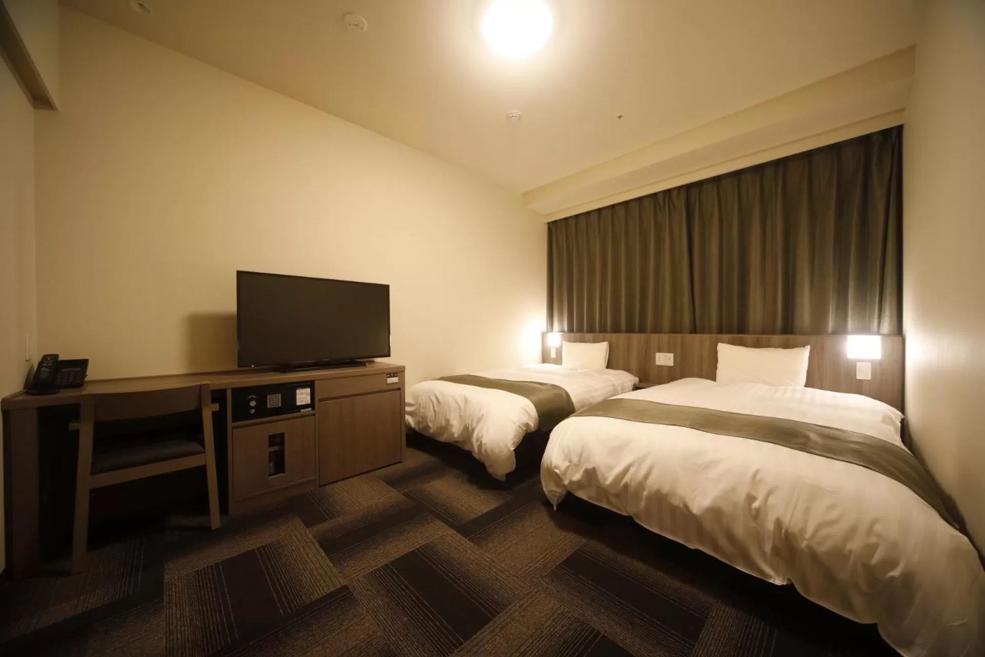 Photo of the whole room, Bed in Dormy Inn Korakuen