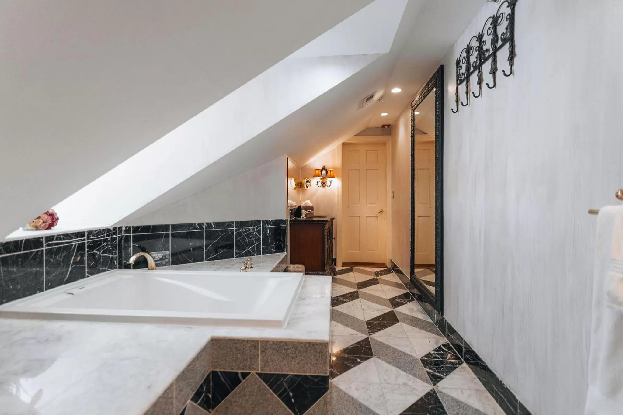 Bathroom in 1840s Carrollton Inn