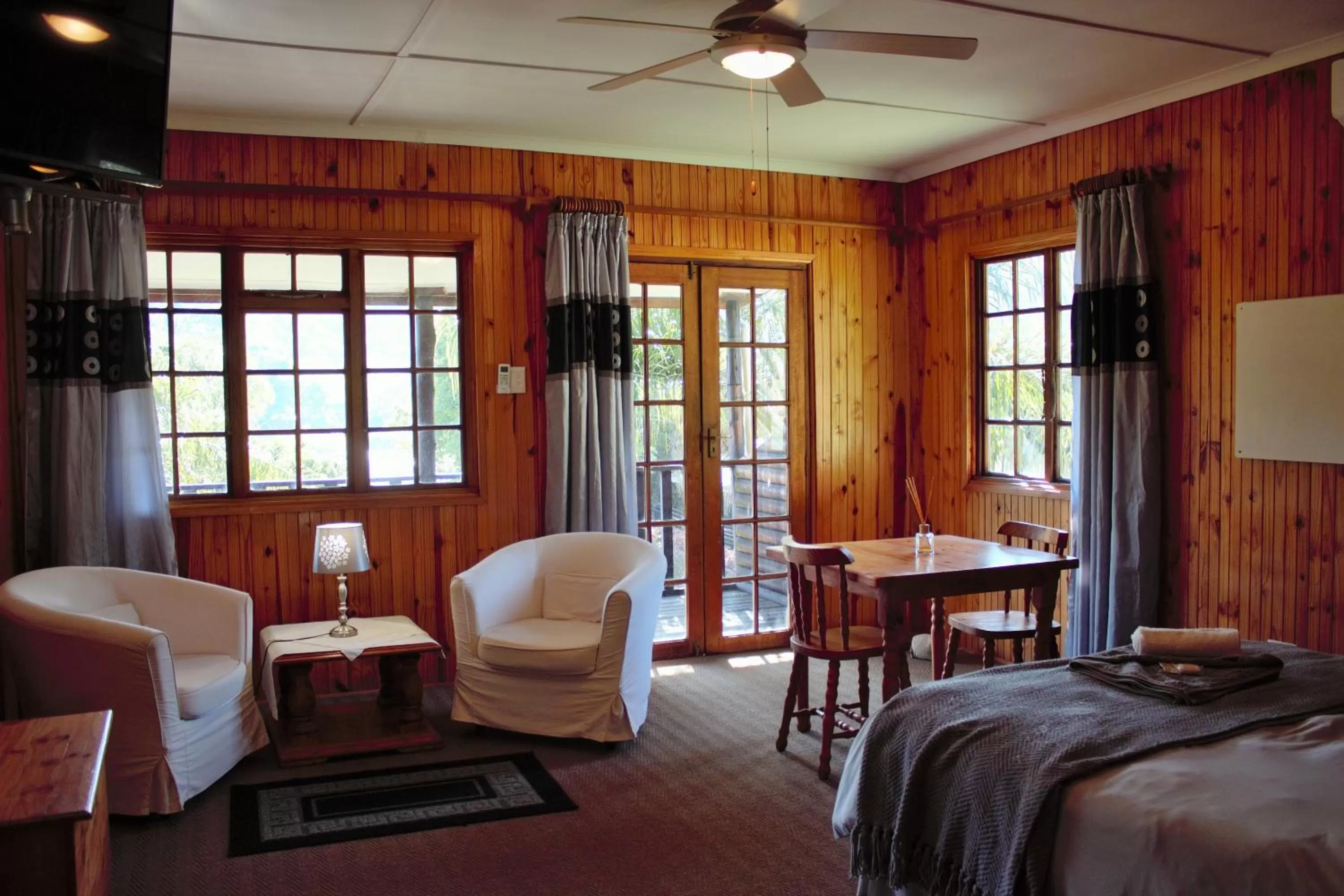Photo of the whole room, Bed in The Spotted Grunter Resort