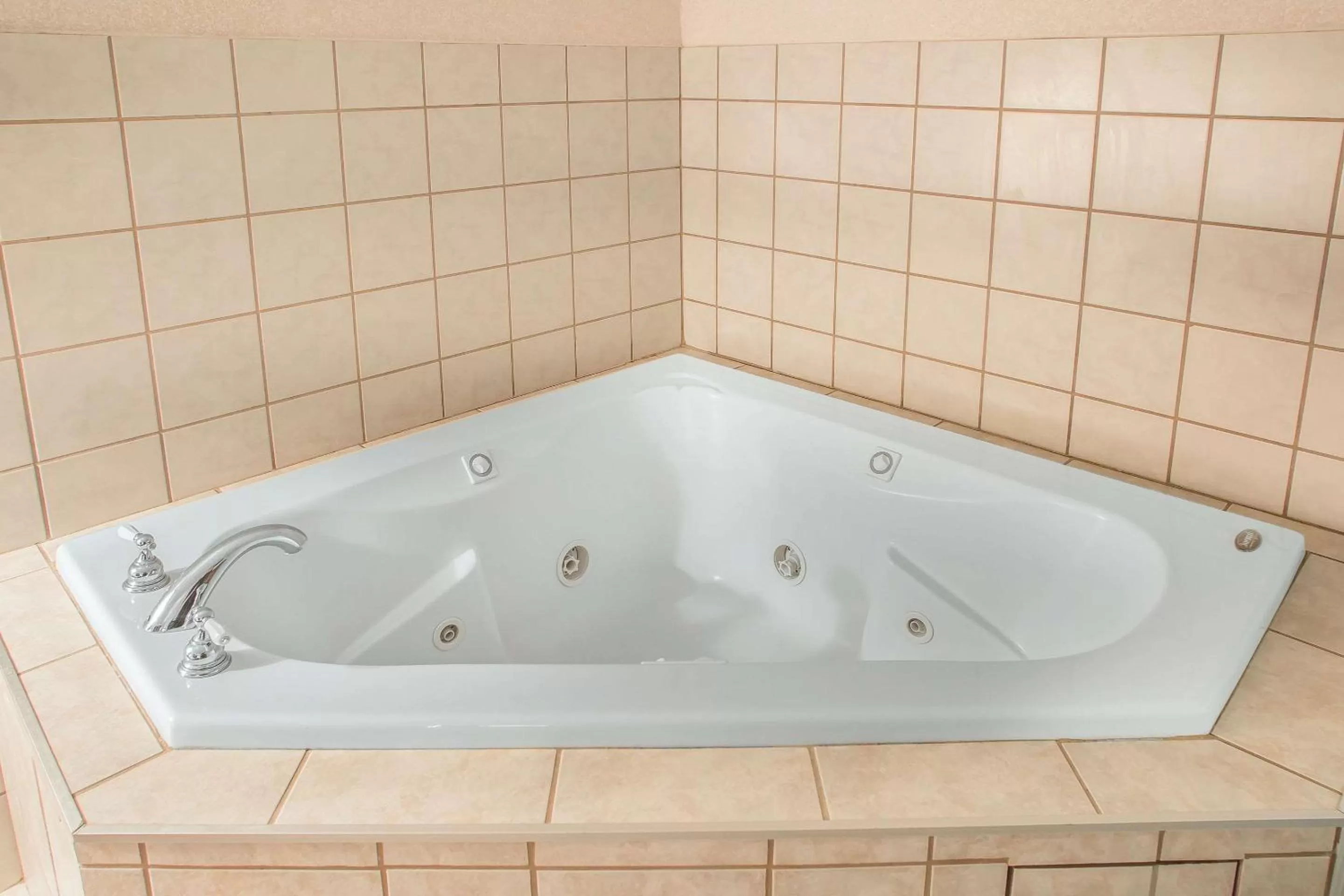 Photo of the whole room in Rodeway Inn