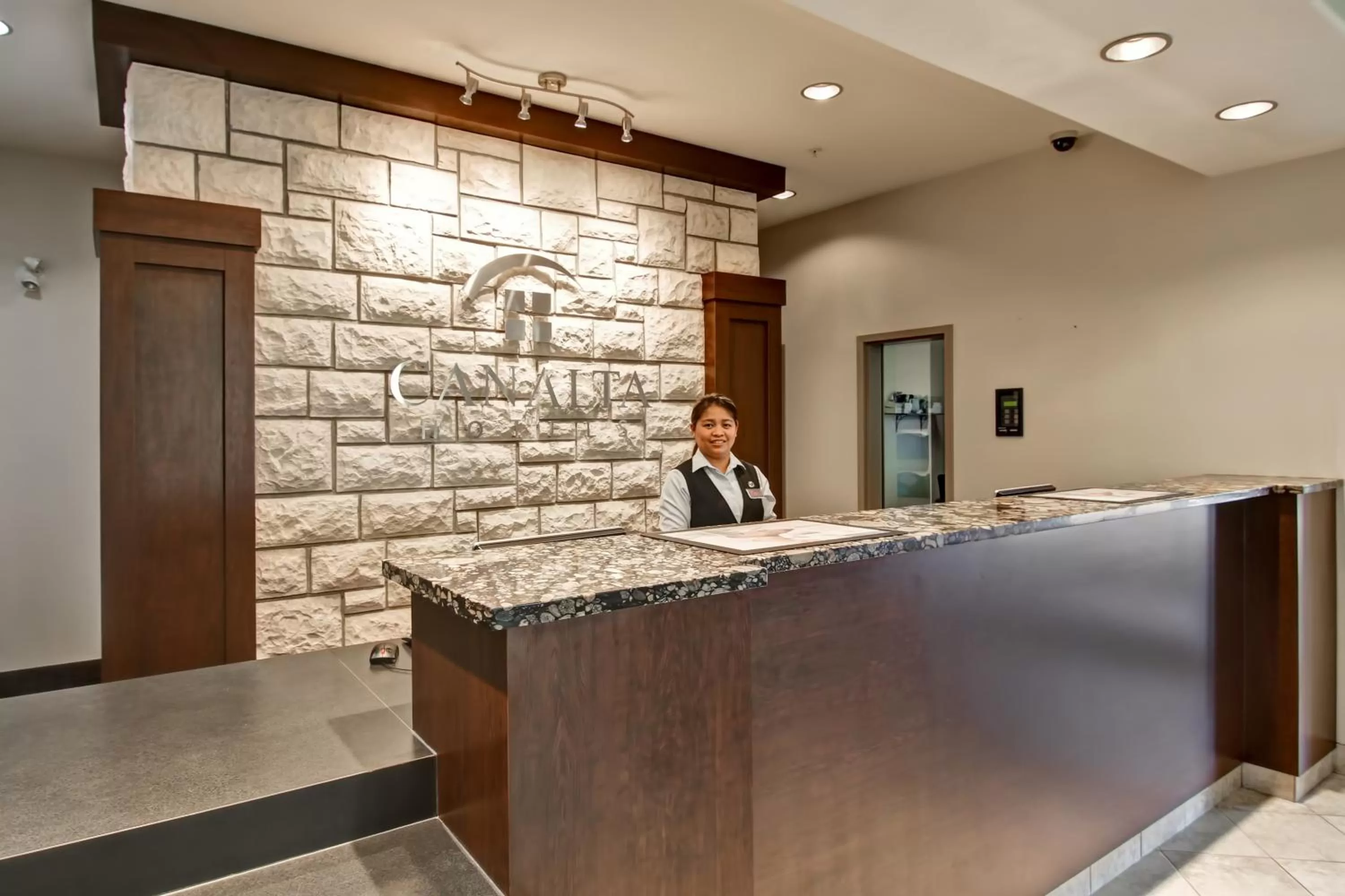 Lobby or reception in Canalta Hotel Moosomin