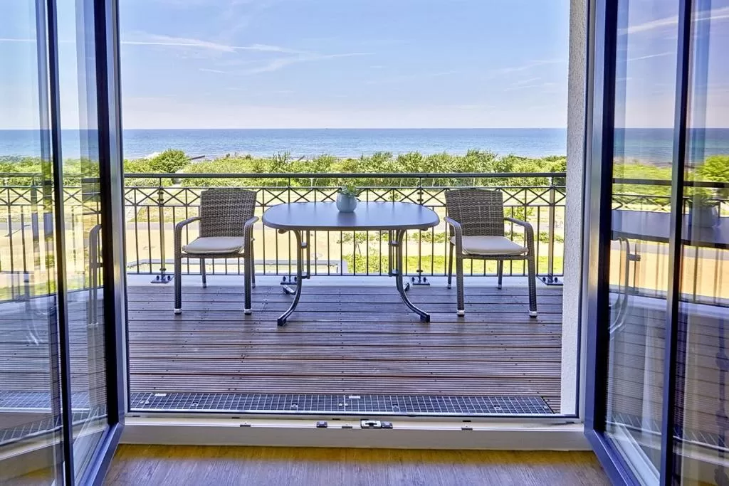 Deluxe Suite with Sea View in Aparthotel Waterkant Suites - Fewos am Meer mit SPA