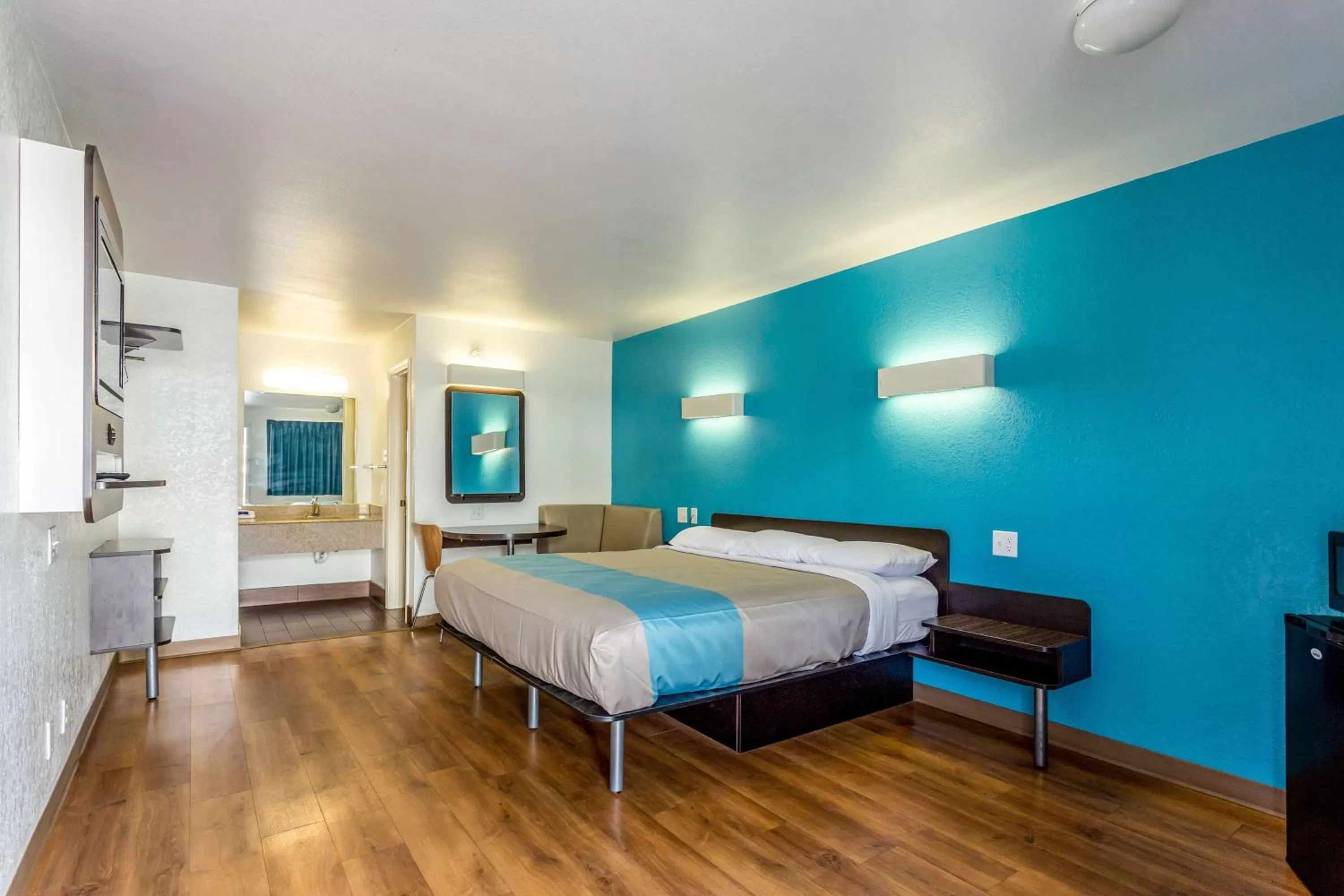 Photo of the whole room, Bed in Motel 6-Bryan, TX - College Station