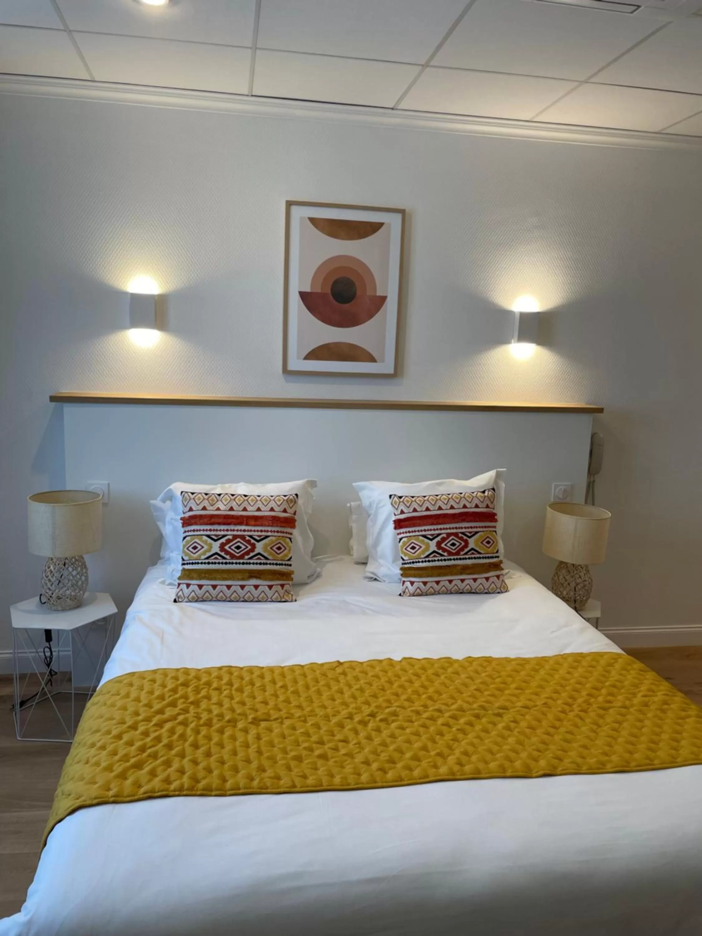 Bed in Hôtel Porte Mars Reims Gare Centre Arena