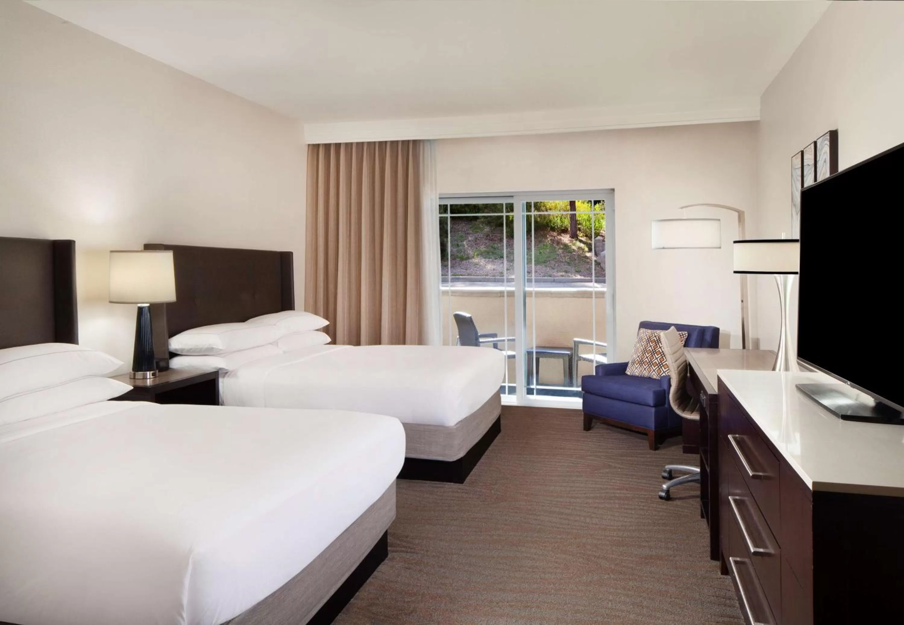 Bedroom, Bed in Hilton Santa Cruz Scotts Valley