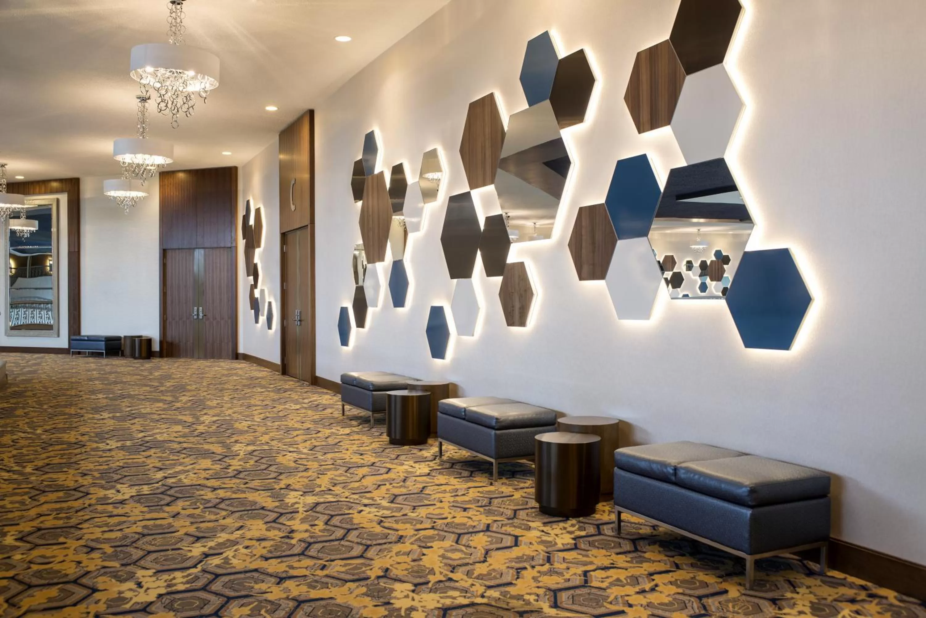 Communal lounge/ TV room in Saskatoon Inn & Conference Centre