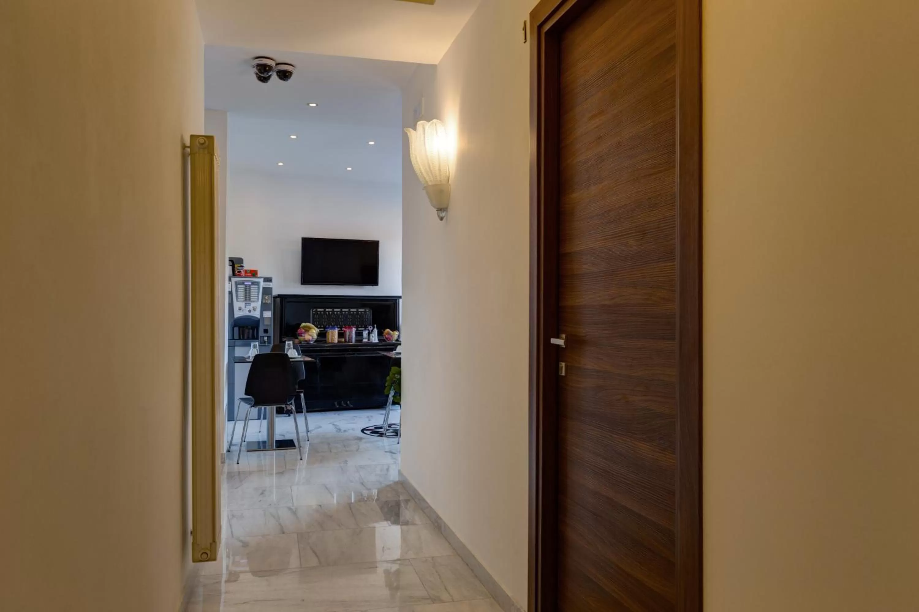 Communal lounge/ TV room in Little Rhome Suites