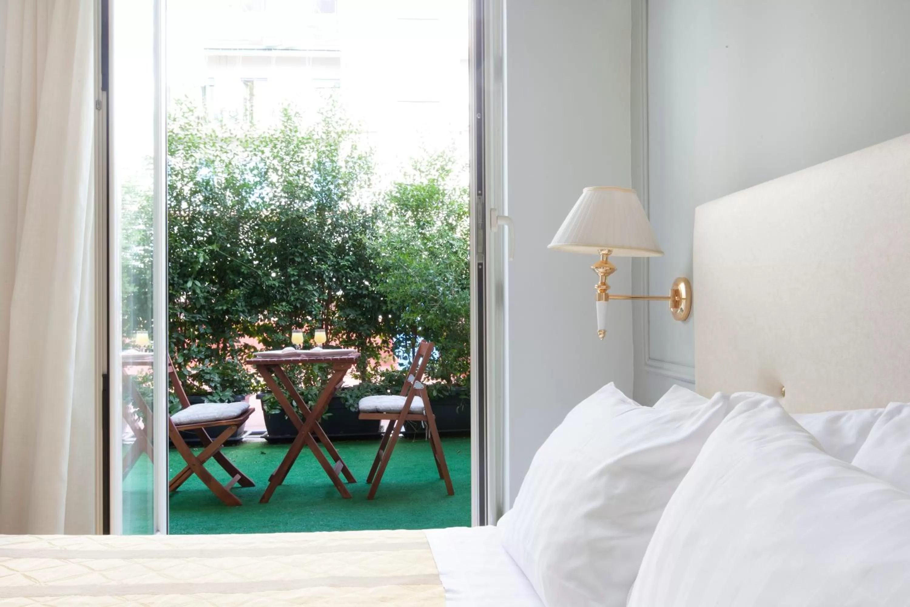 Property building, Bed in Ruins B&B