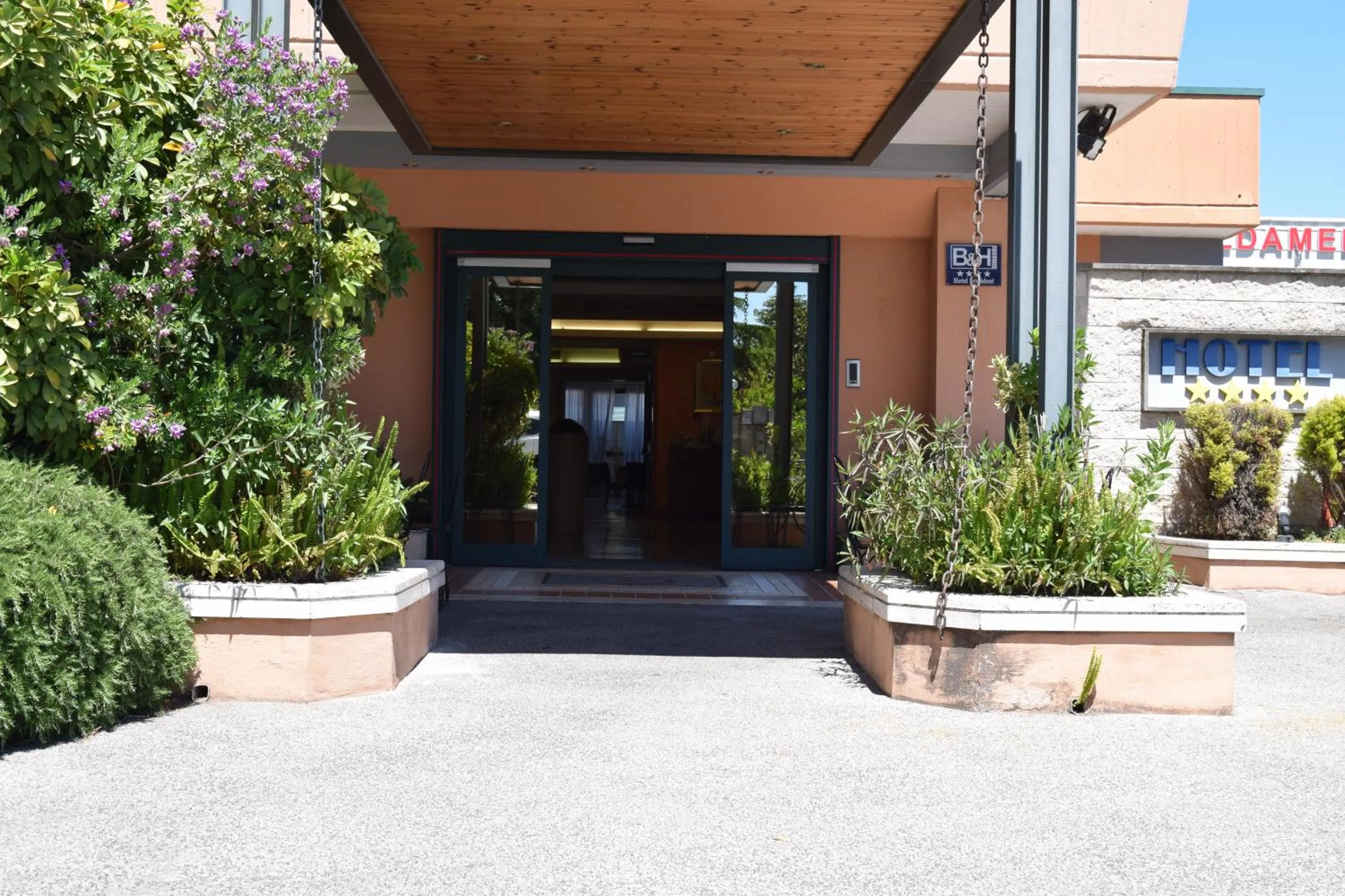 Facade/entrance in Hotel President Pomezia