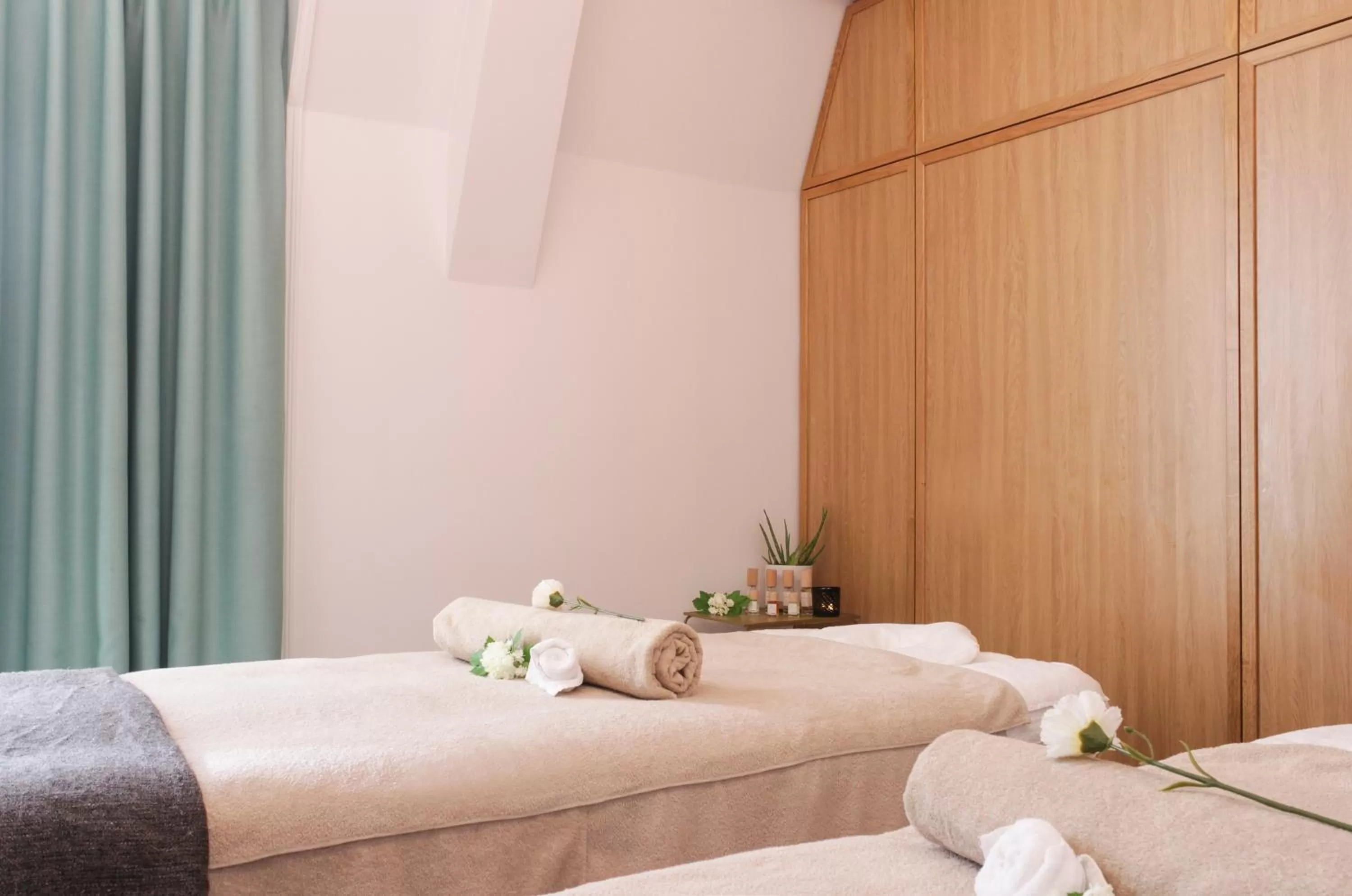 Massage, Bed in Sofitel Le Scribe Paris Opera