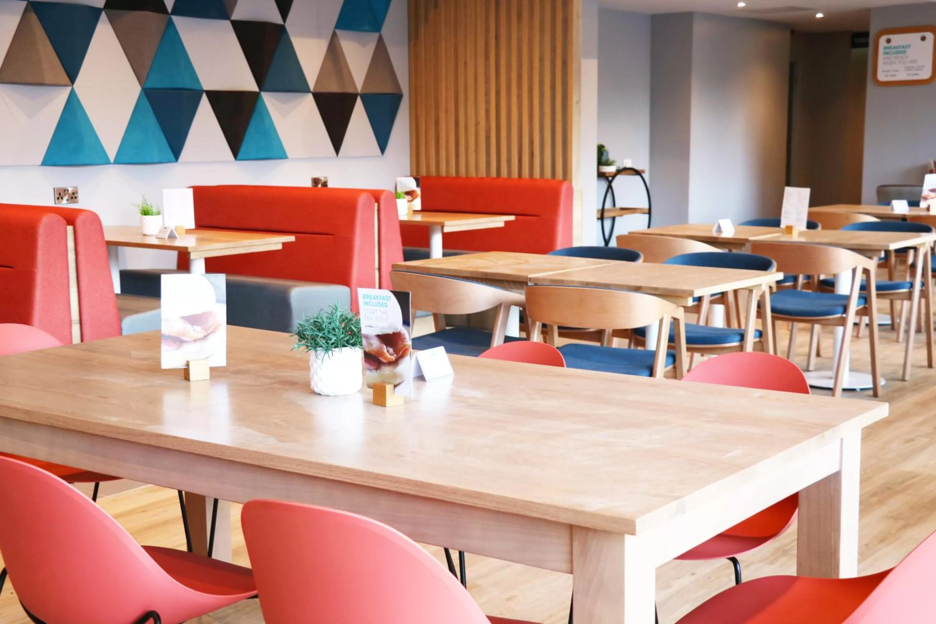 Breakfast in Holiday Inn Express, Chester Racecourse by IHG