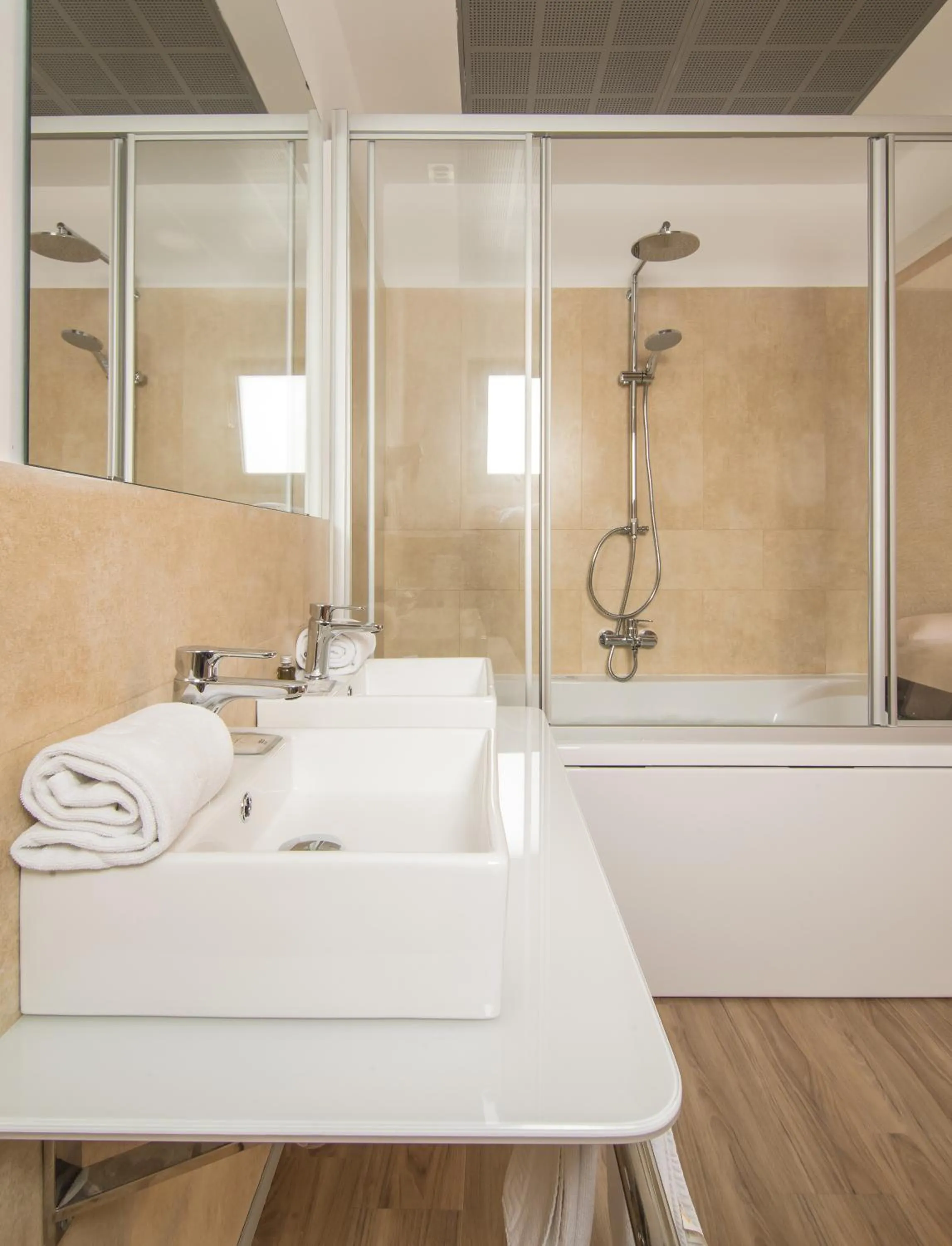 Bathroom in La Lonja