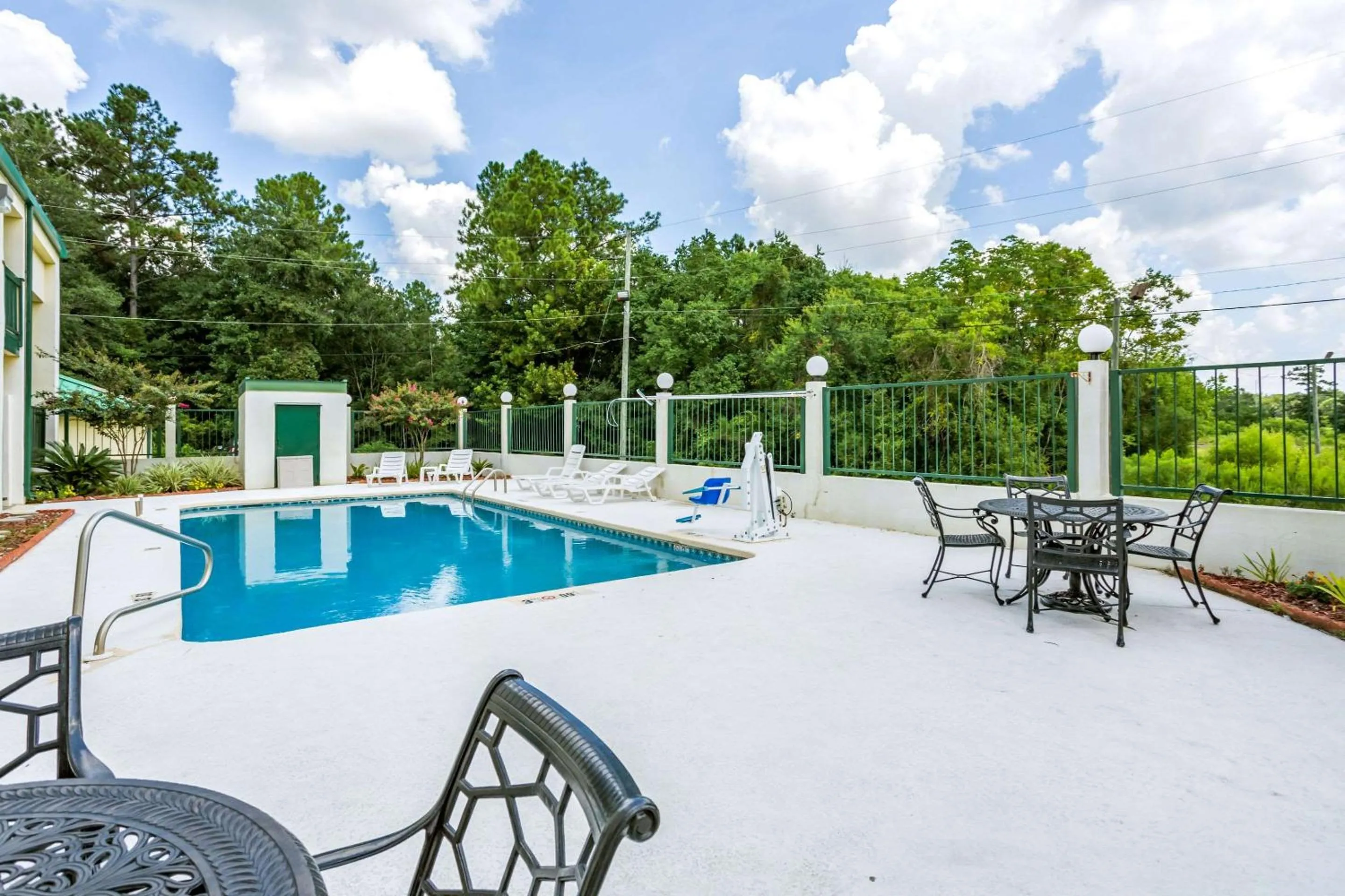 On site, Swimming Pool in Econo Lodge Picayune