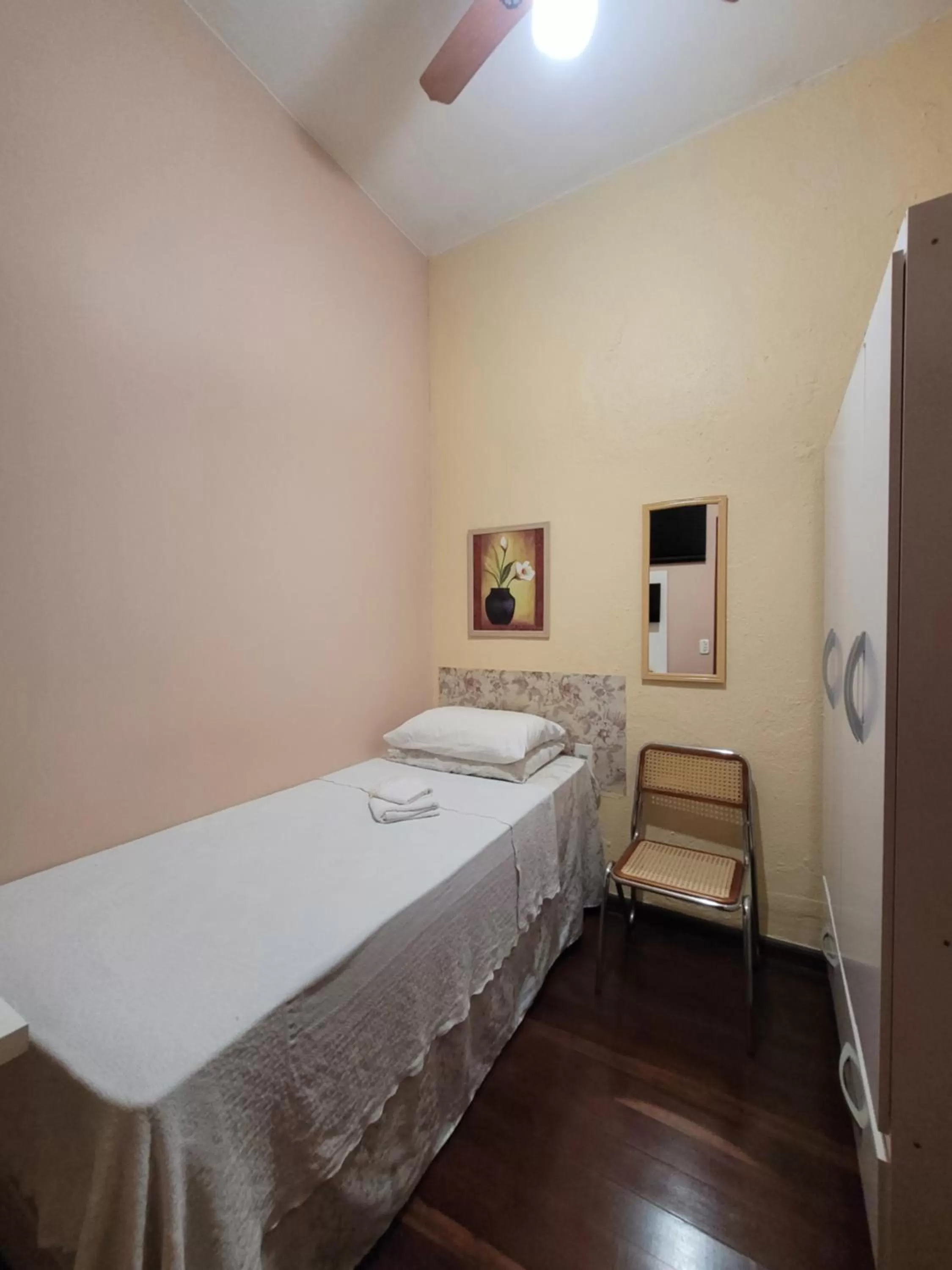 Property building, Bed in KzaZendf Cama e Cafe Asa Sul