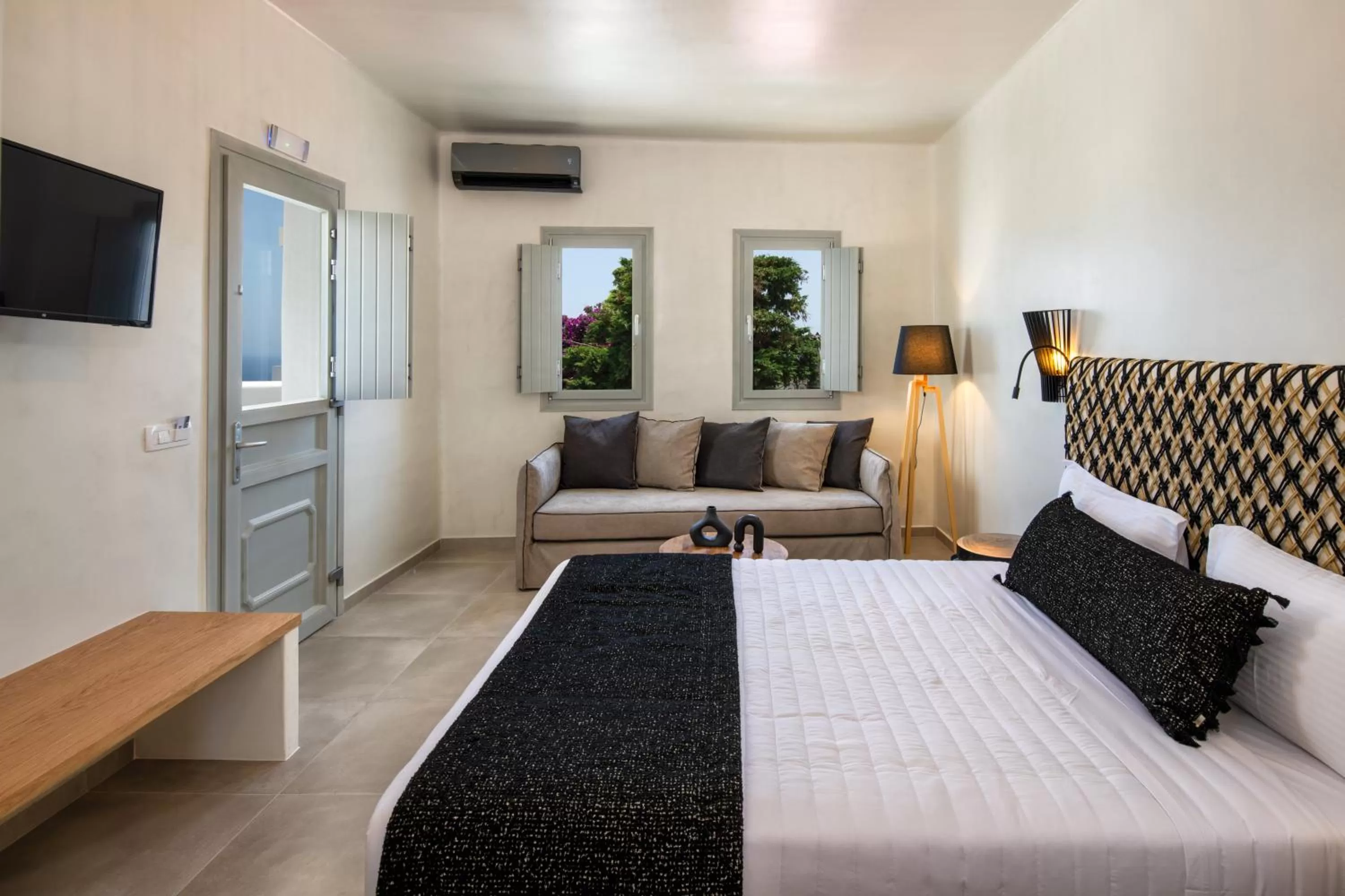 Bedroom, Bed in Hill Suites