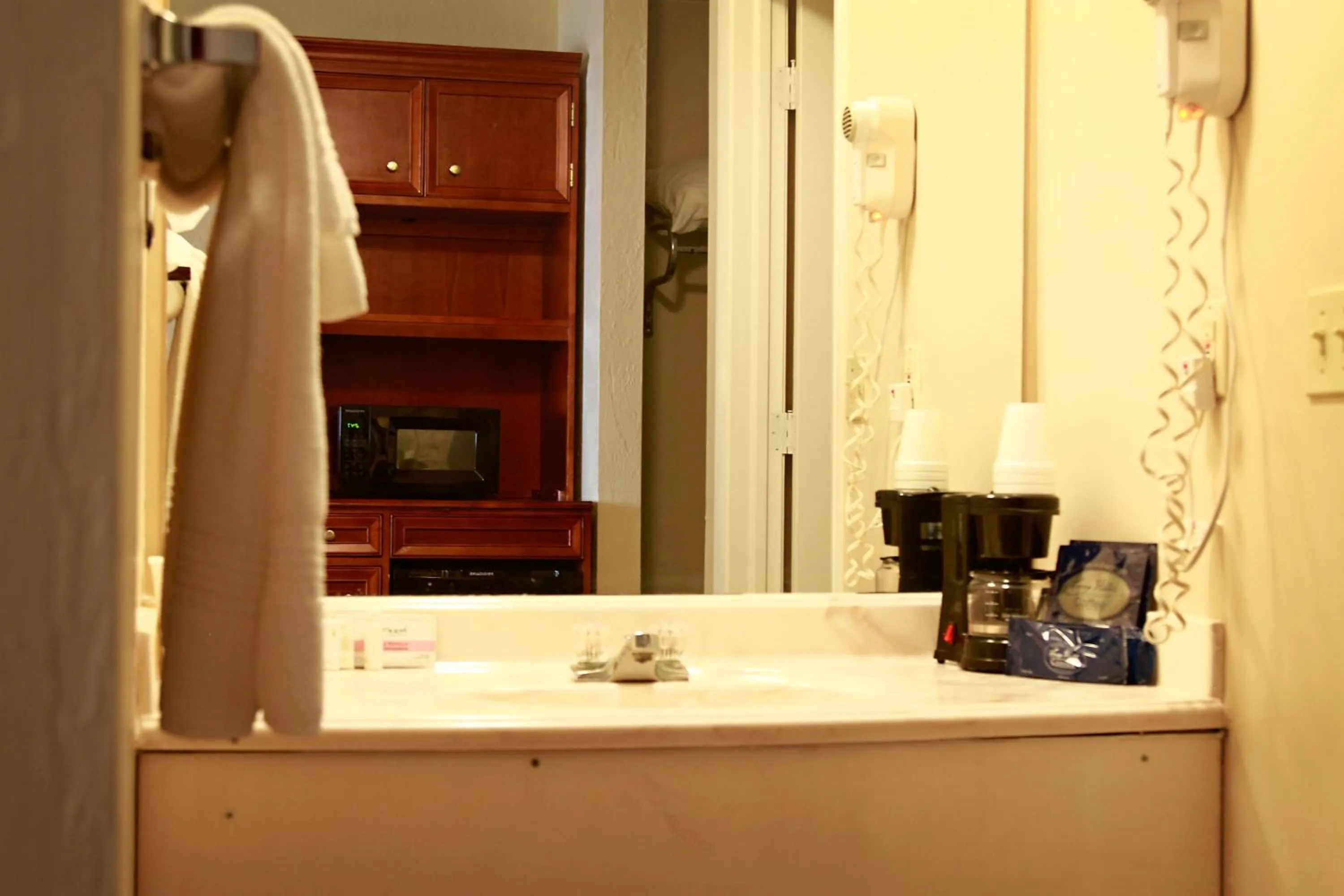 King Room - Interior  in Crystal Cove Riverfront Resort