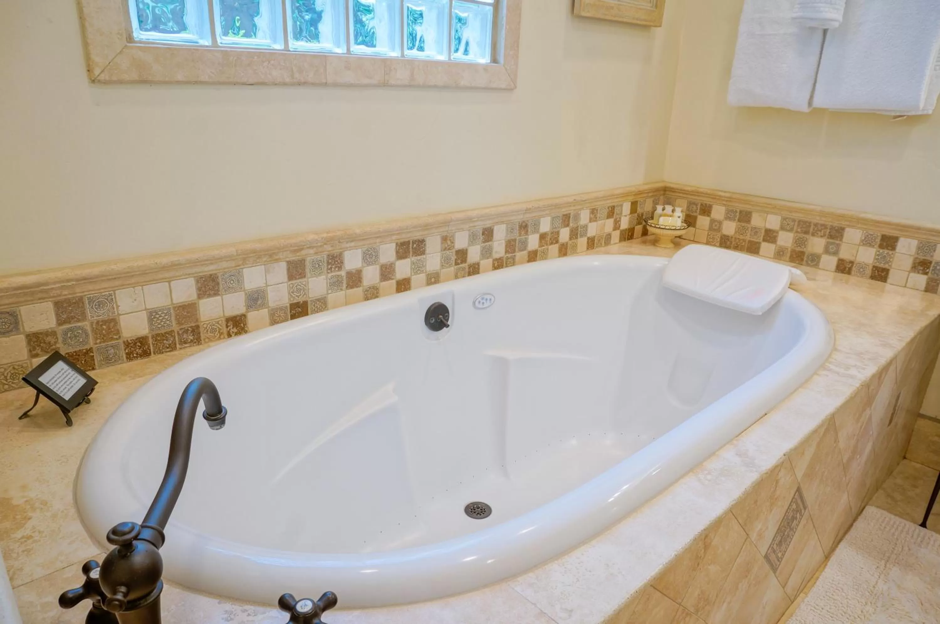 Bathroom in Harbor House Inn