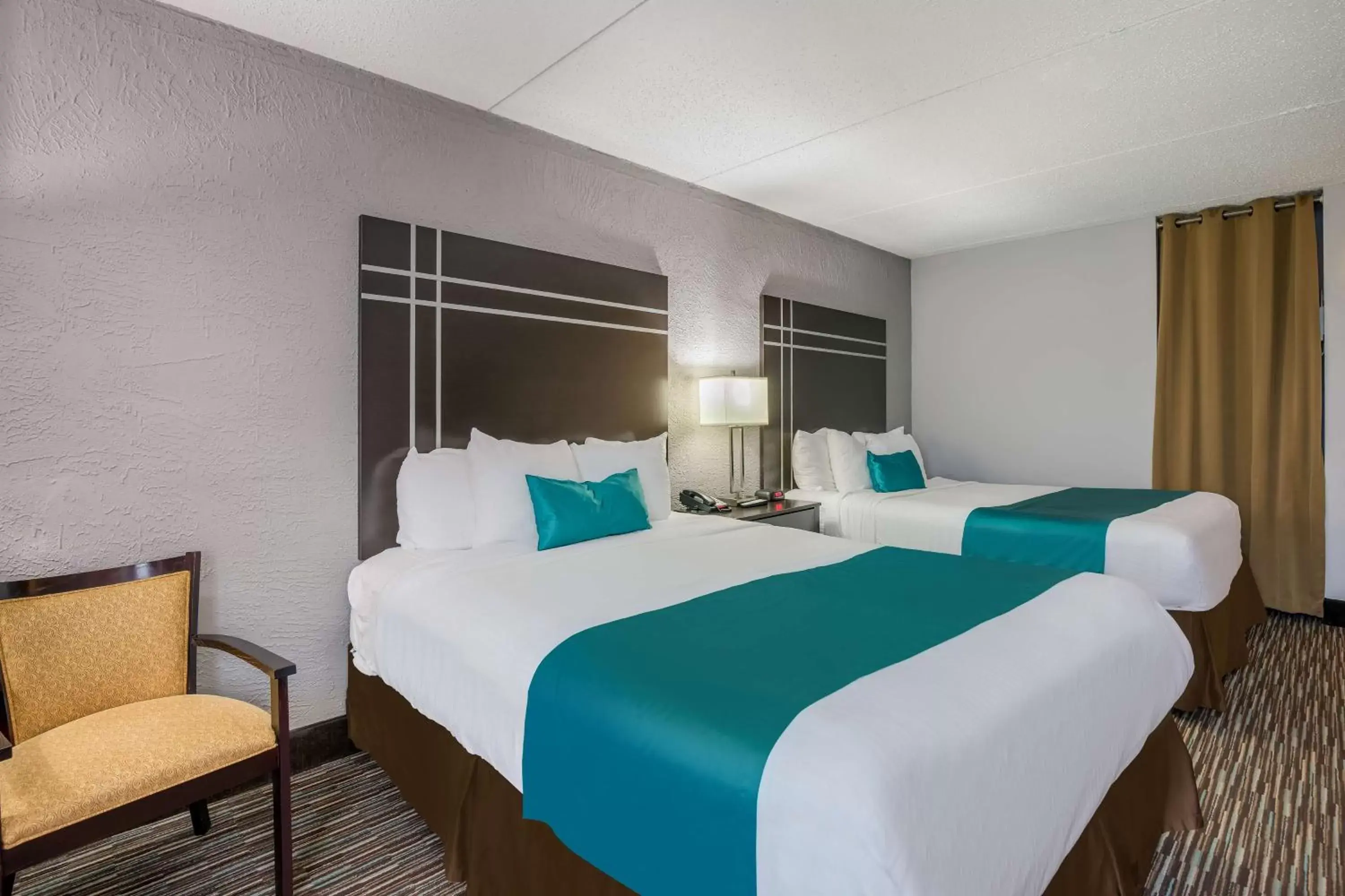 Queen Room with Two Queen Beds and Bath Tub - Disability Access in Best Western Waukesha Grand Queen Room with Two Queen Beds and Bath Tub - Disability Access in Best Western Waukesha Grand