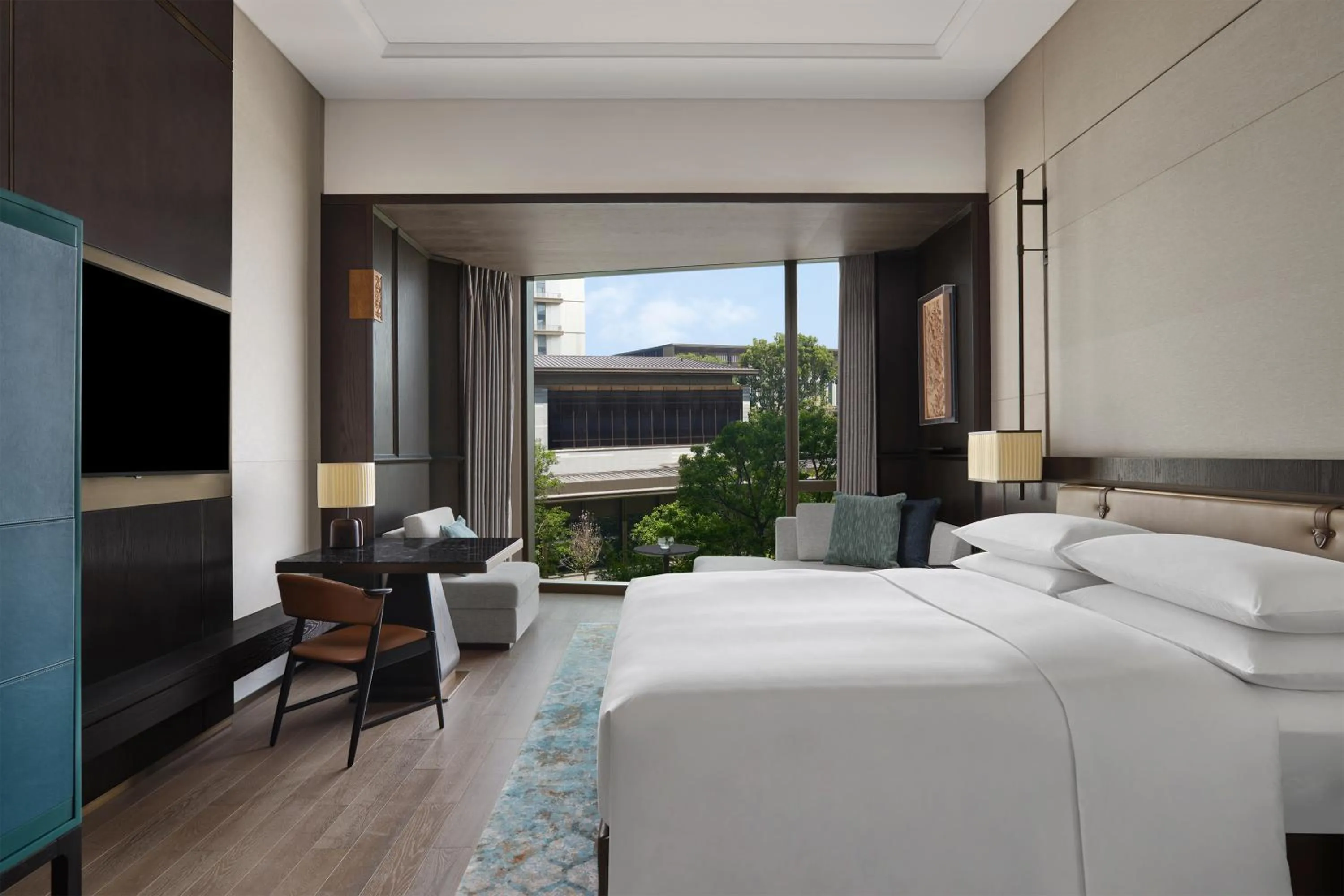 Photo of the whole room, Bed in Guangzhou Marriott Hotel Baiyun