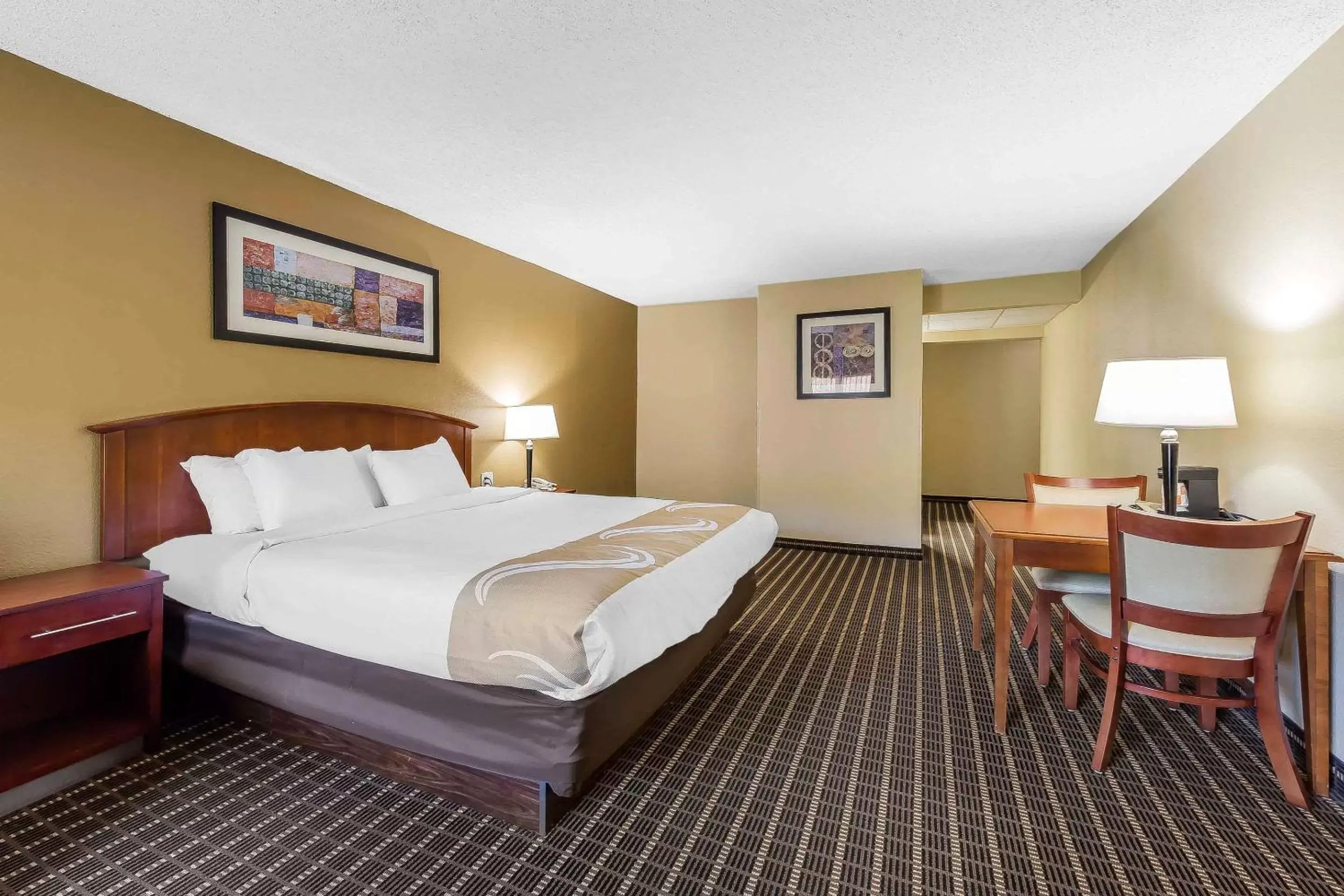 Standard King Room - Non-Smoking in Quality Inn & Suites Sevierville - Pigeon Forge Standard King Room - Non-Smoking in Quality Inn & Suites Sevierville - Pigeon Forge