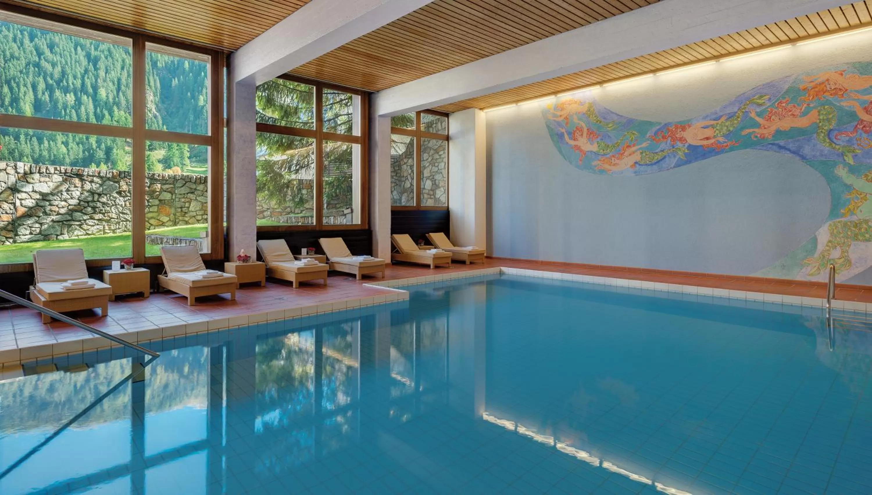 Swimming pool in Morosani Posthotel