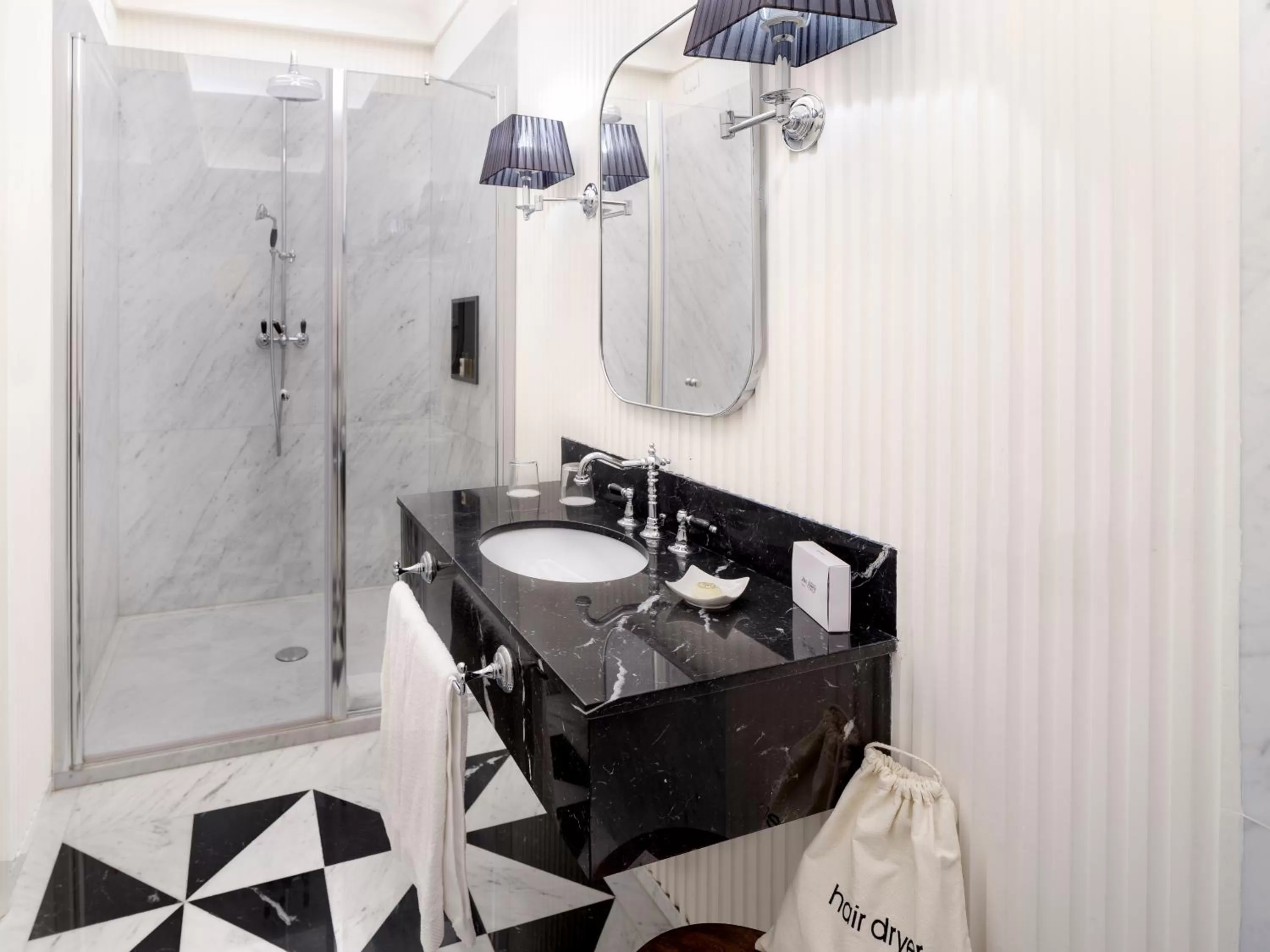 Shower in Hotel Regency - Small Luxury Hotels of the World