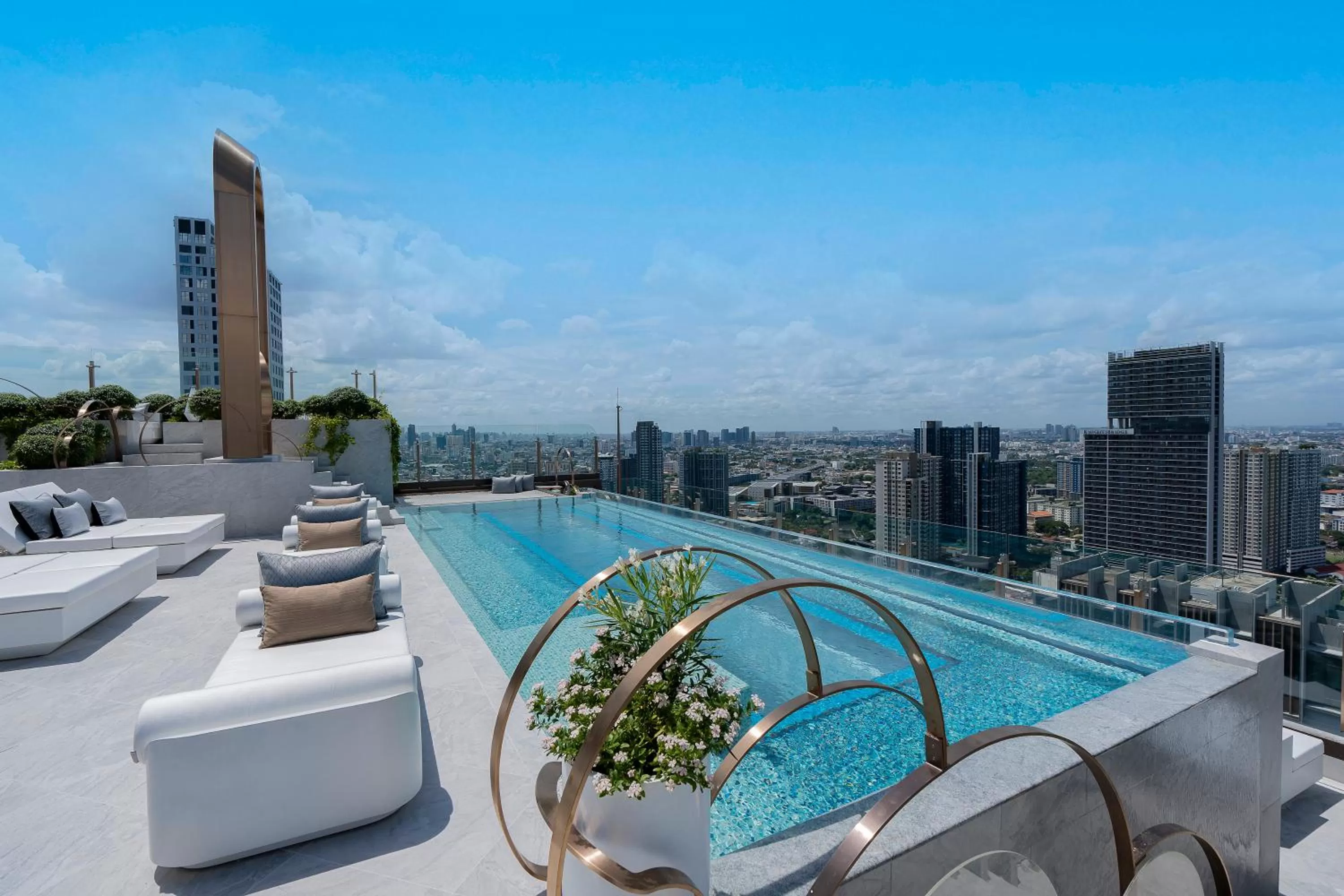 Swimming pool in INNSiDE by Meliá Bangkok Sukhumvit
