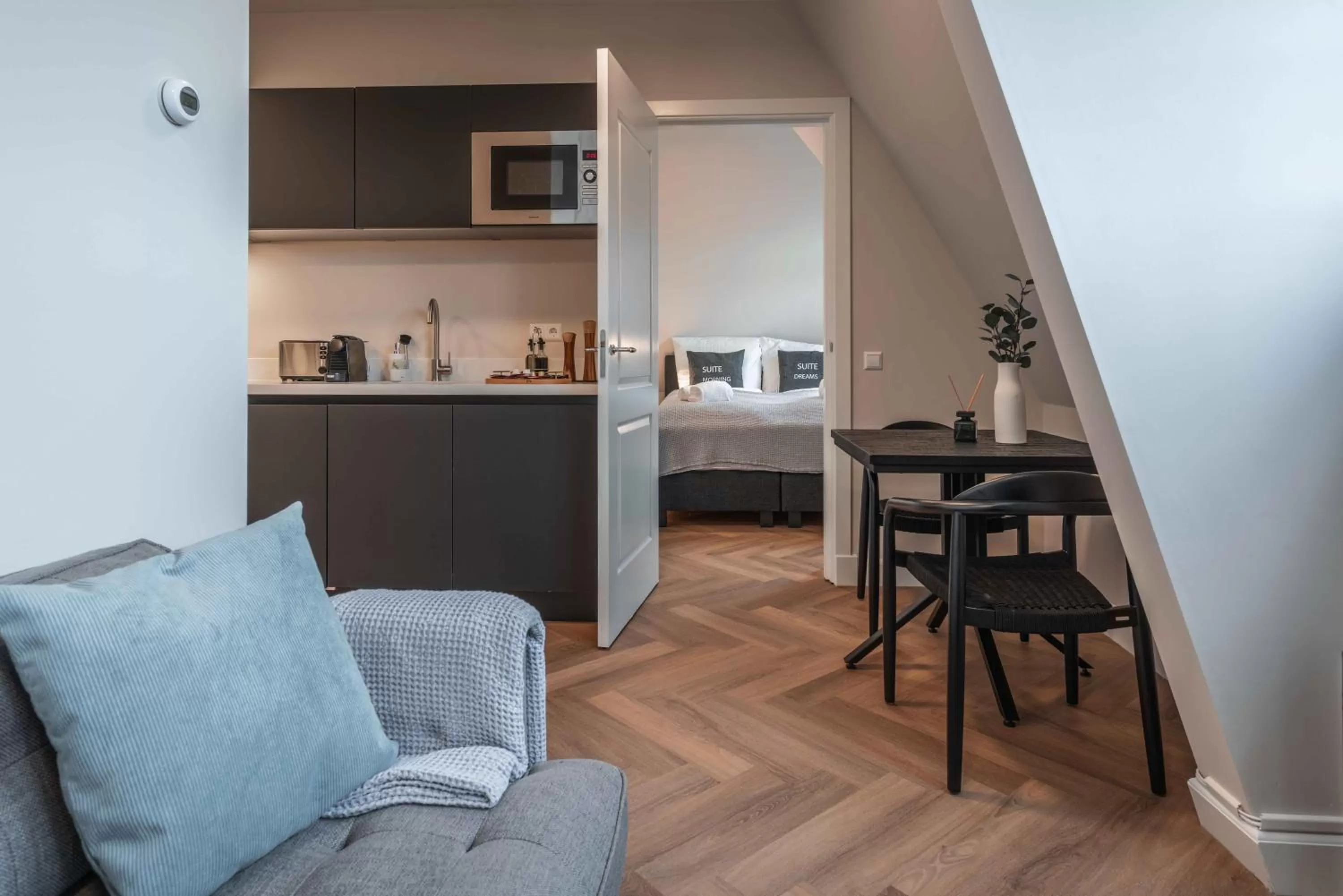 Kitchen or kitchenette in Limehome The Hague Keizerstraat