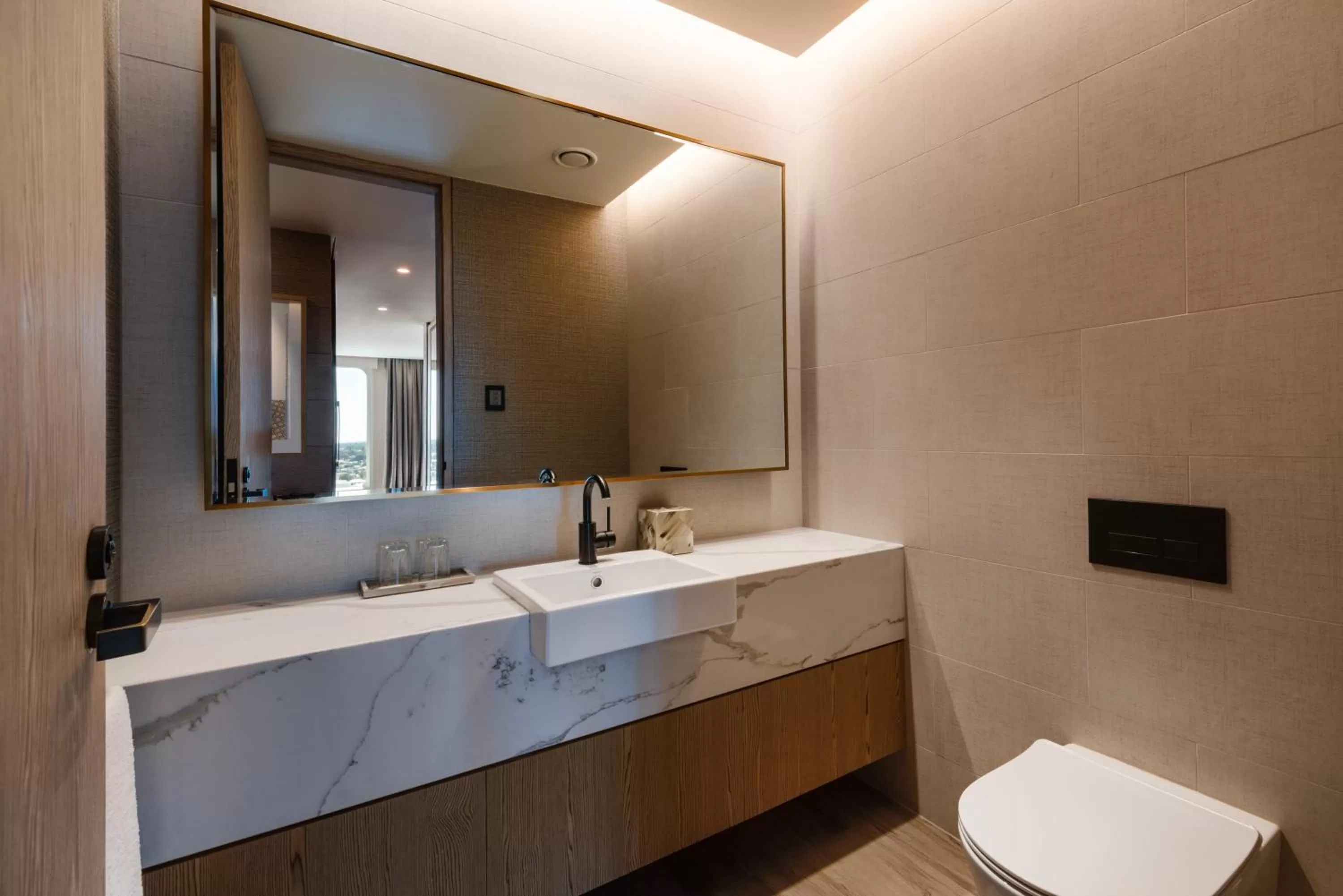 Photo of the whole room in InterContinental Perth City Centre by IHG