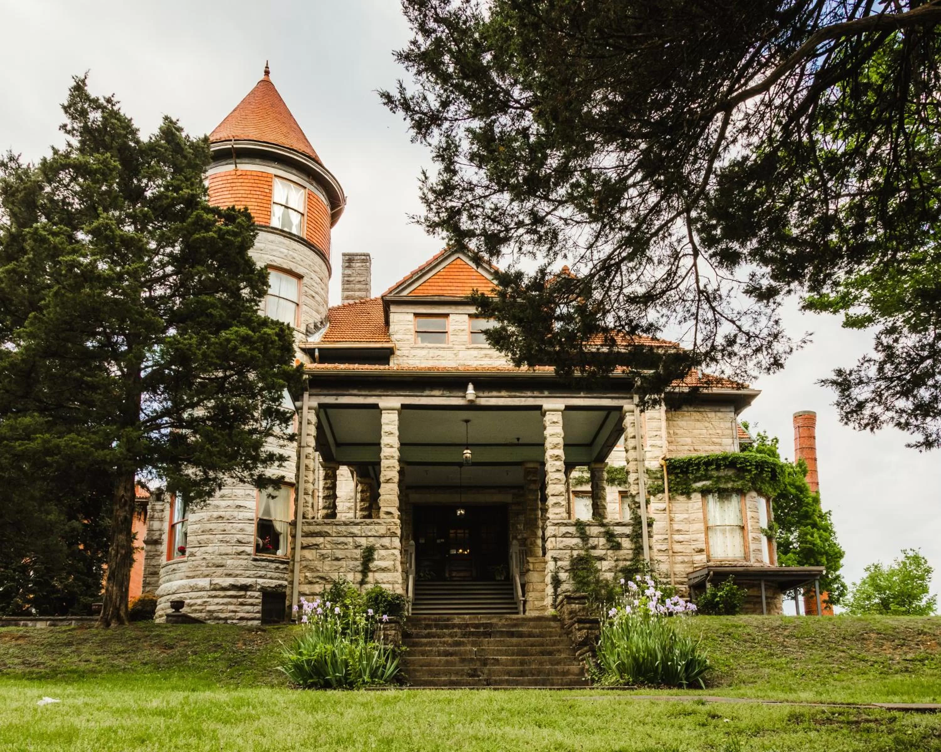Facade/entrance, Property Building in The Mansion at Elfindale