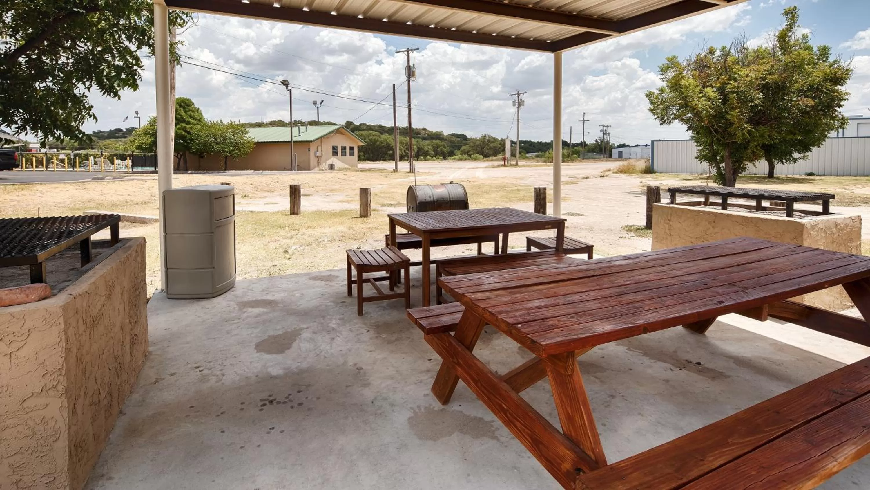 BBQ facilities in Americas Best Value Inn & Suites Sonora