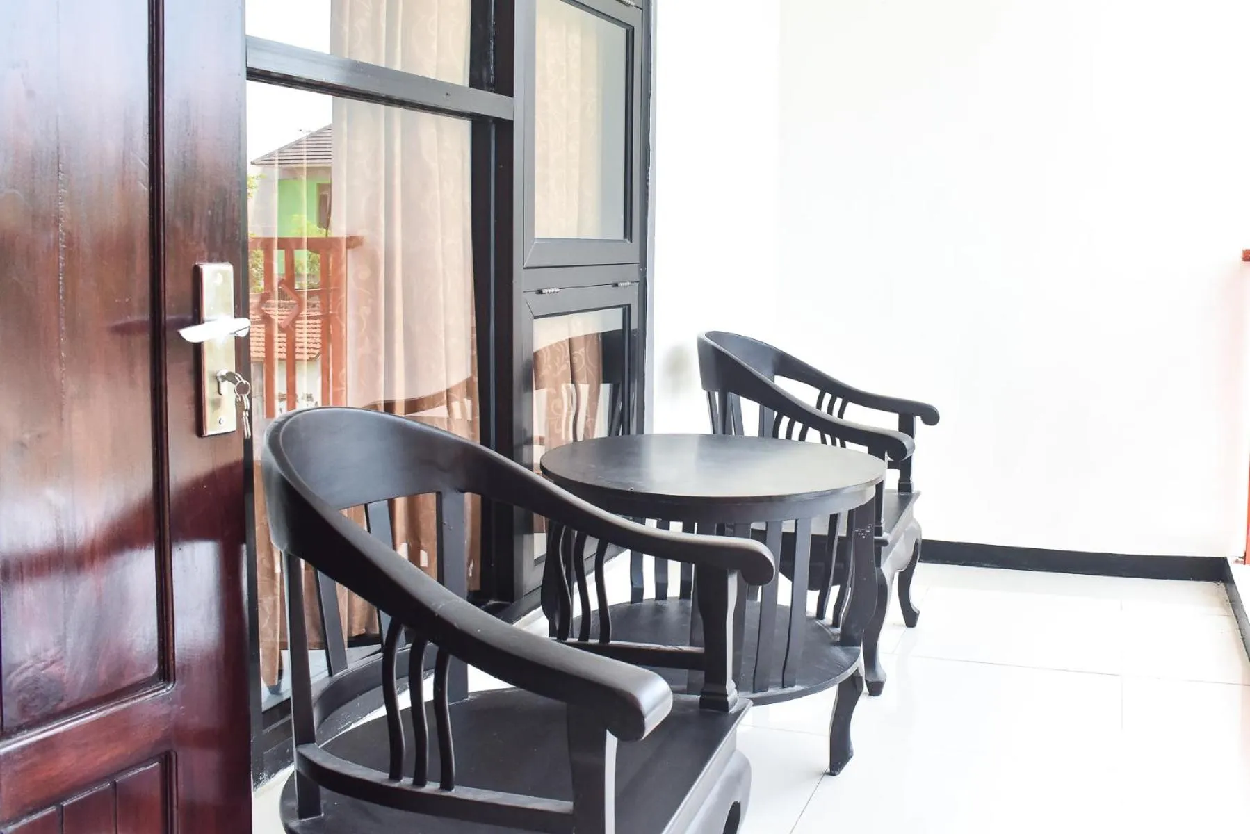 Balcony/Terrace in RedDoorz Syariah near Gelora Delta Sidoarjo 2