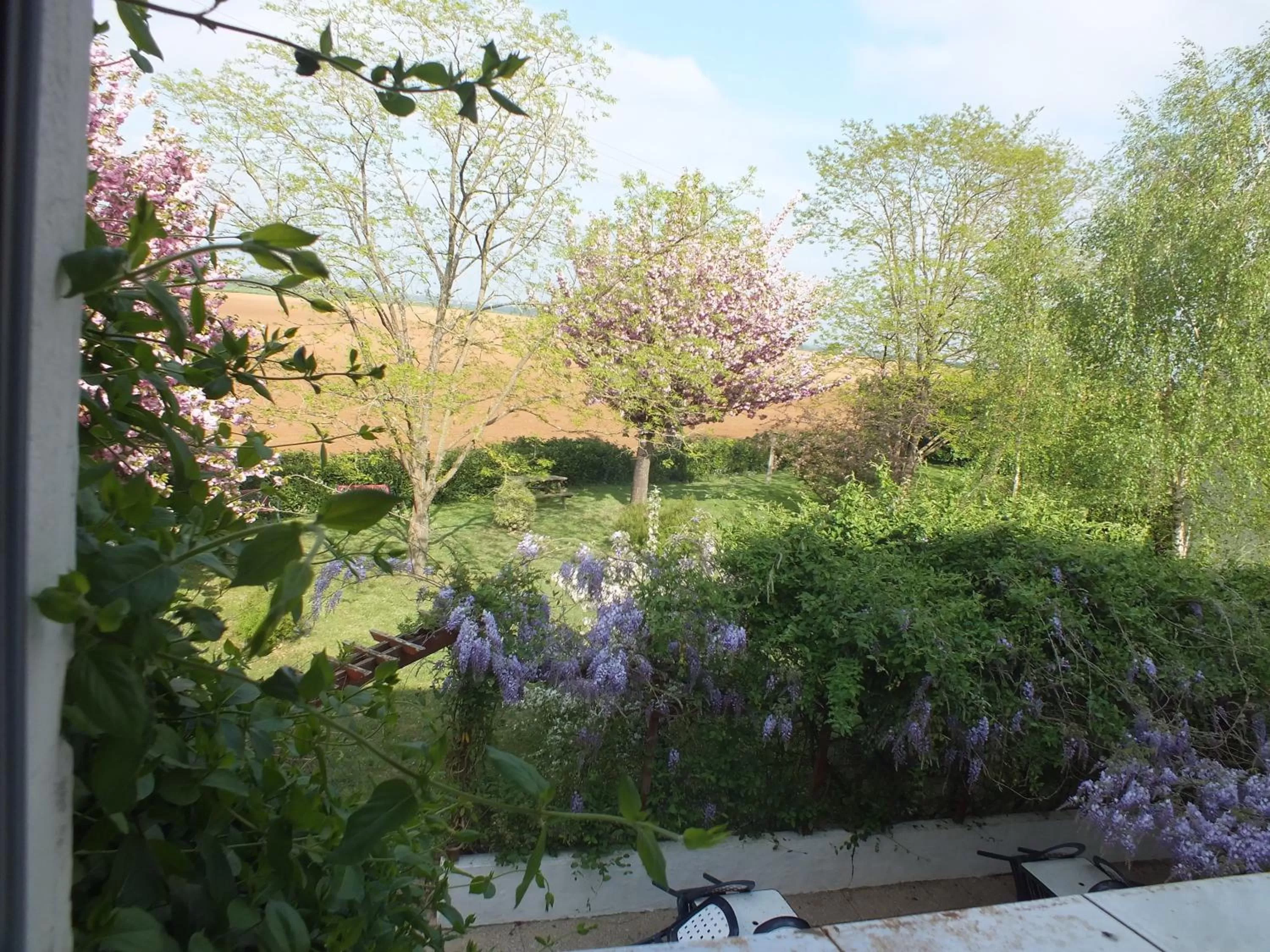 Garden view in Le Mareuillais Hotel-Restaurant