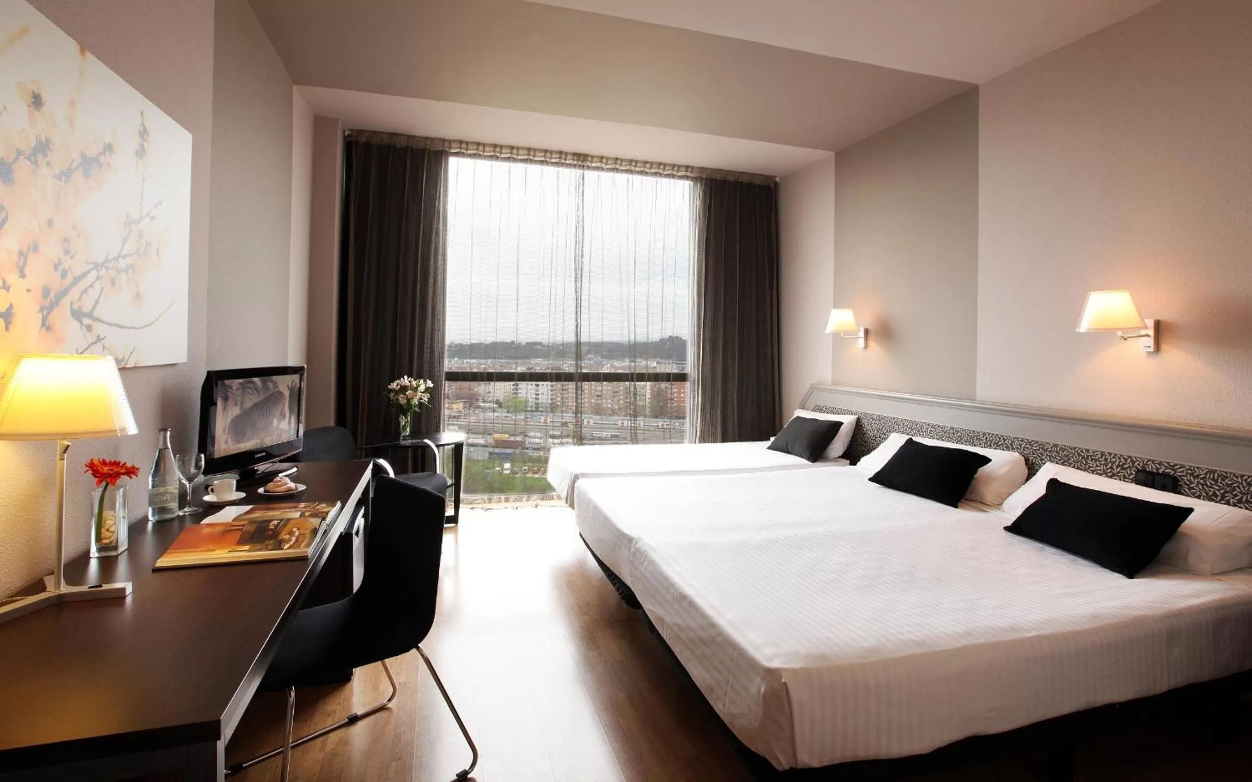 Photo of the whole room, Bed in Ciutat de Granollers