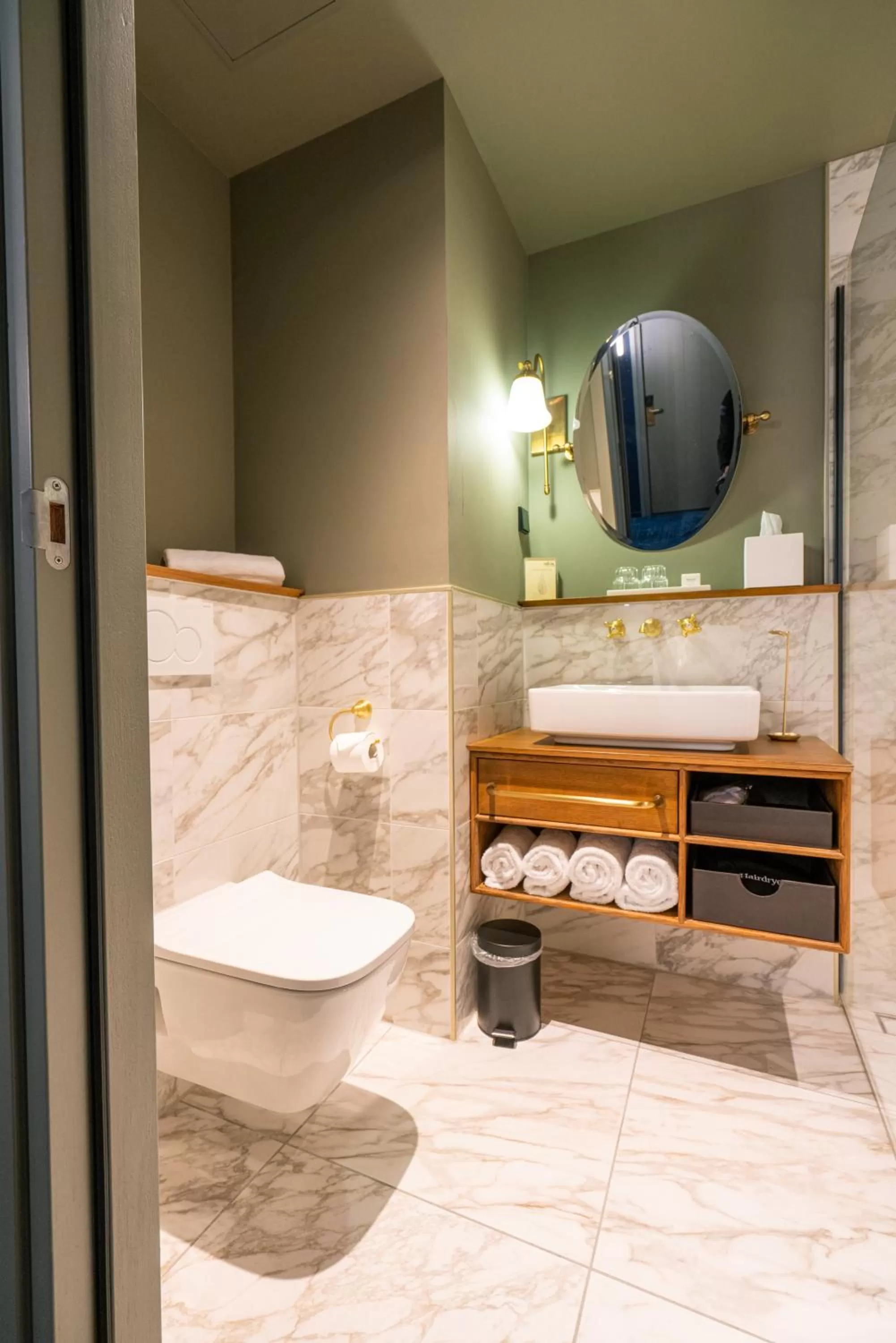 Bathroom in The Collector