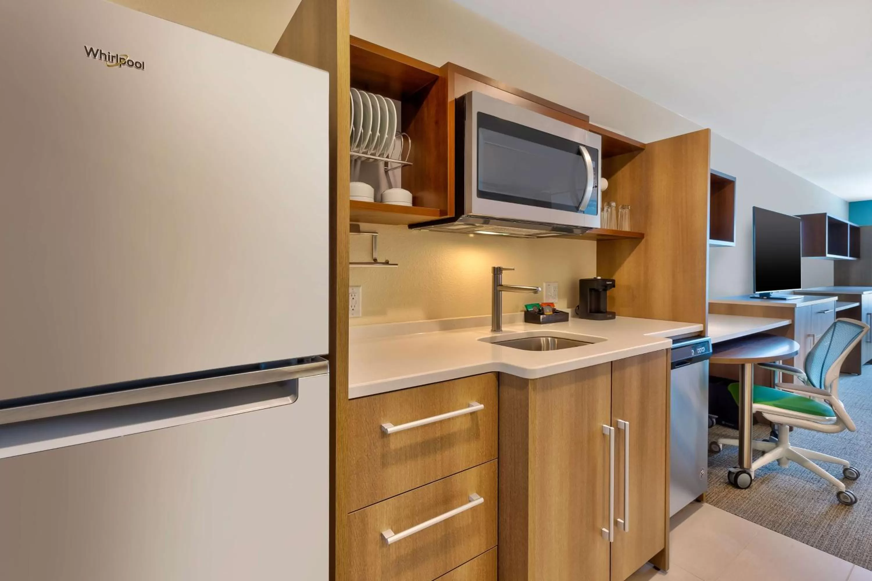 Kitchen or kitchenette in Home2 Suites By Hilton Battle Creek, Mi