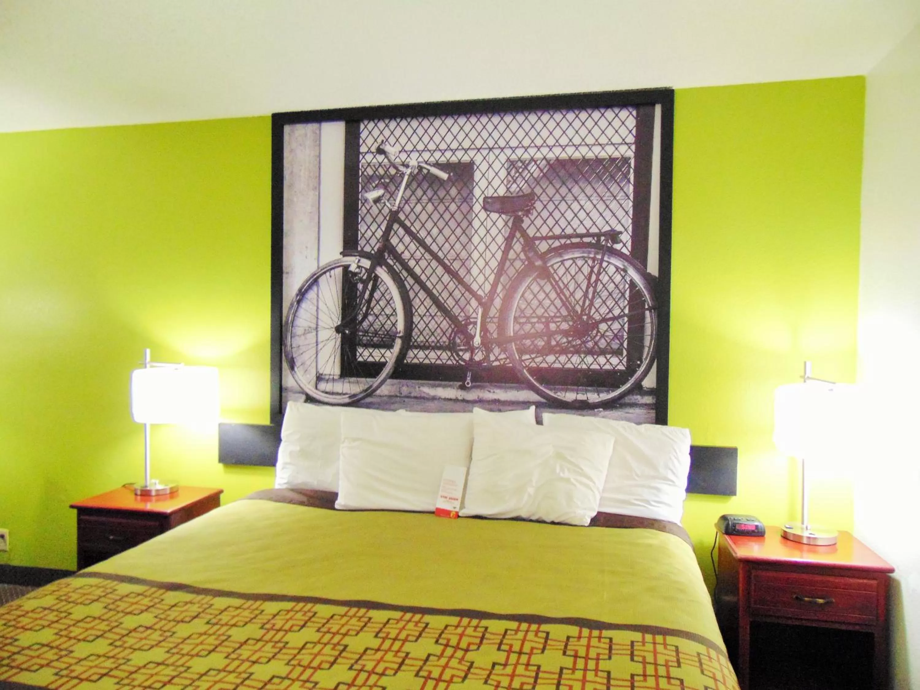 Photo of the whole room, Bed in Super 8 by Wyndham South Boston VA