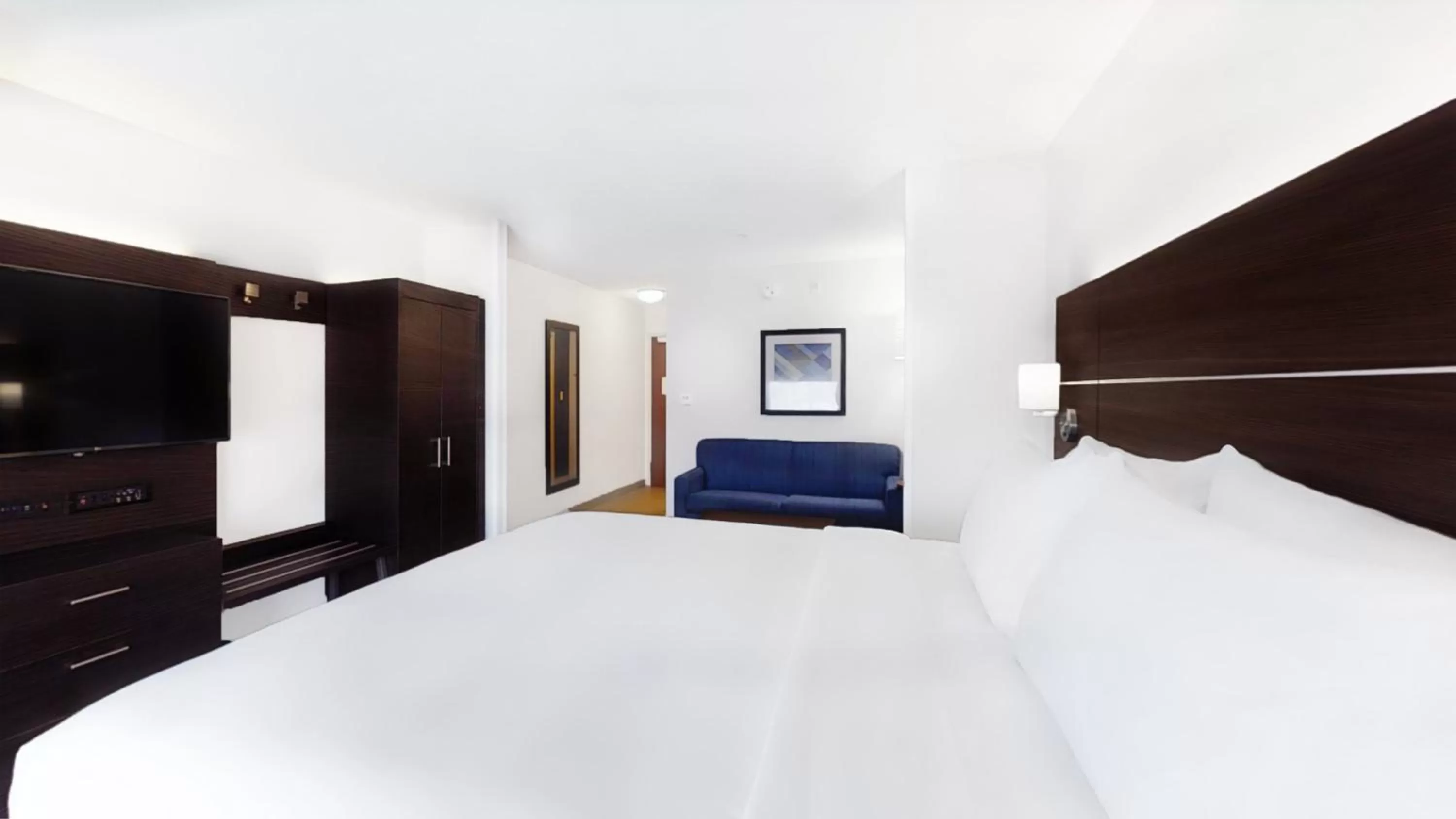 Photo of the whole room, Bed in Holiday Inn Express New Orleans East by IHG