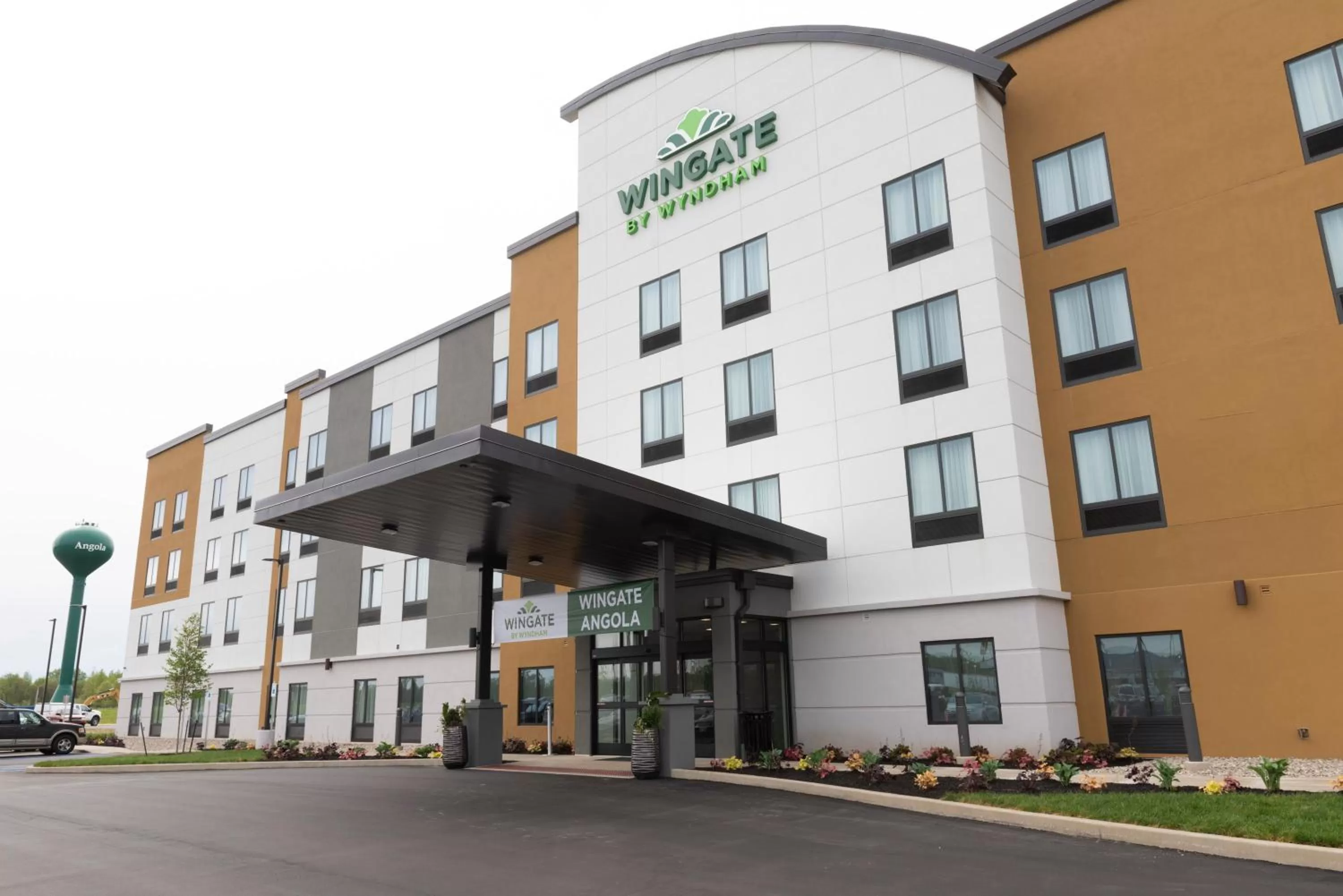 Facade/entrance in Wingate by Wyndham Angola