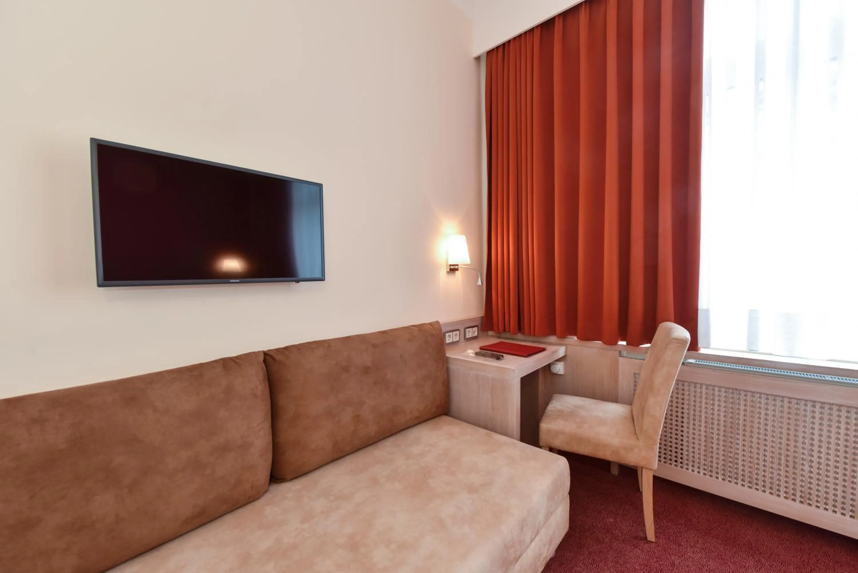 Photo of the whole room in Hotel ADRIA München